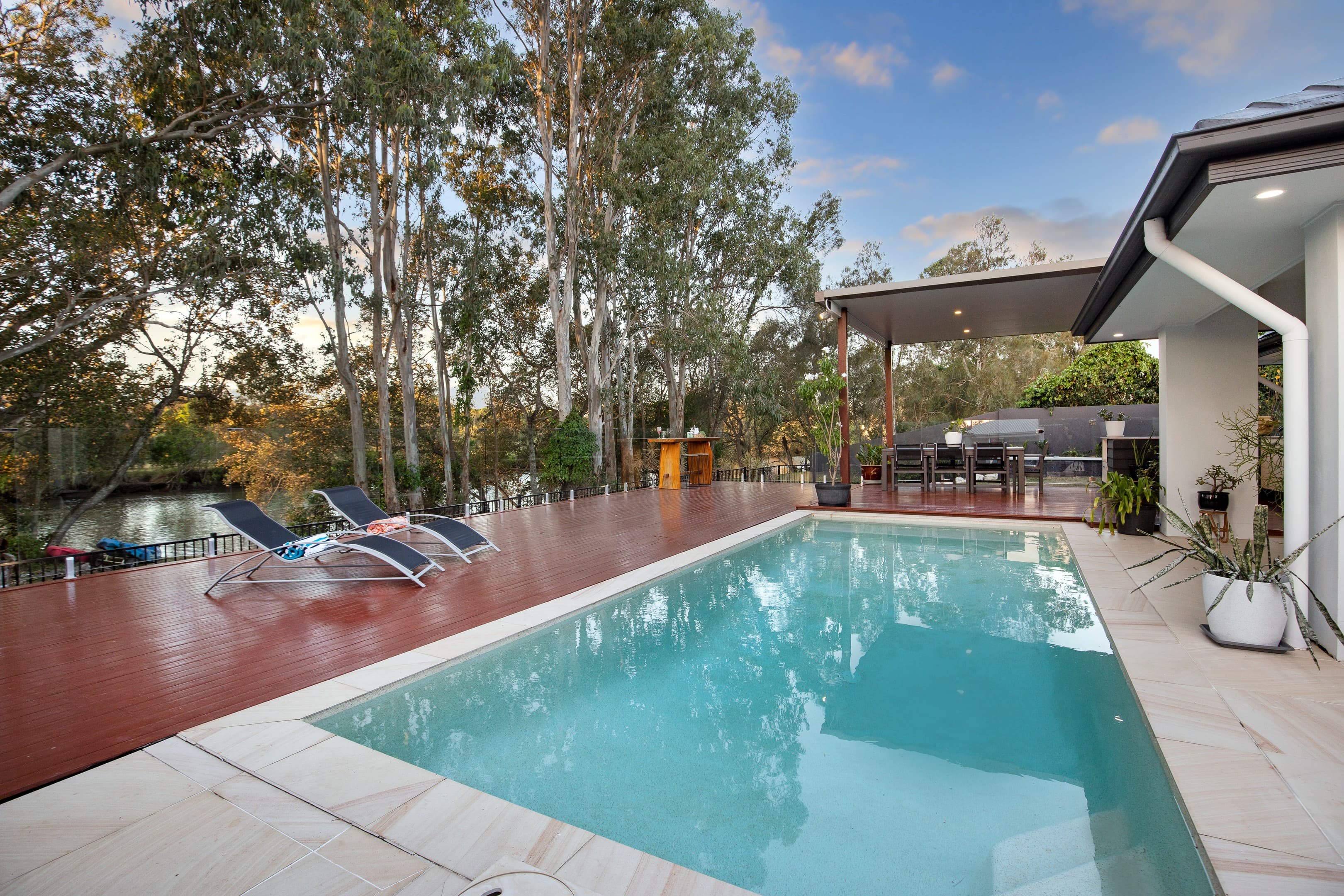 16 Waterside Esplanade, Helensvale - Image 1