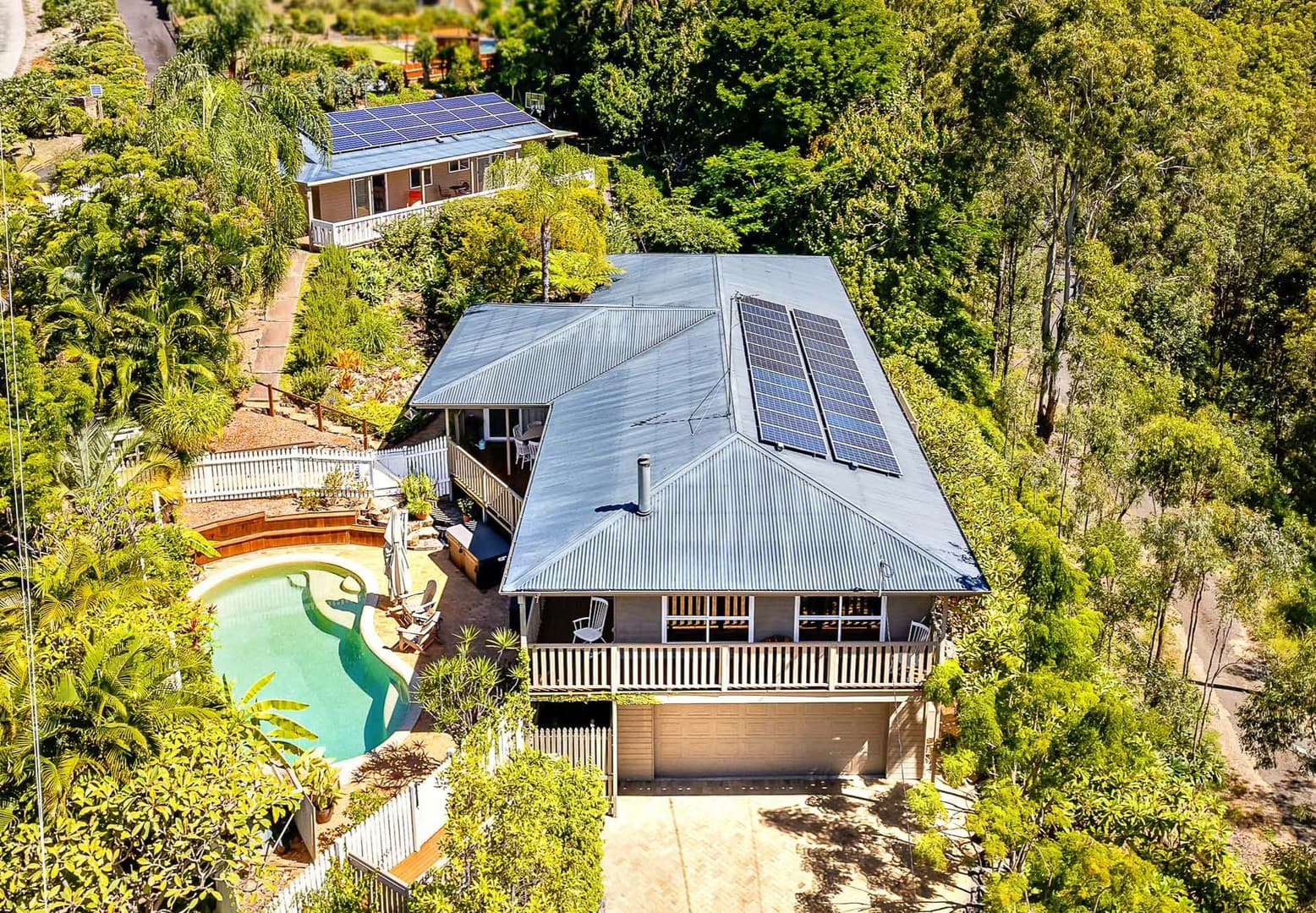 33 Glenrowan Drive, Tallai — photo 1 of 5