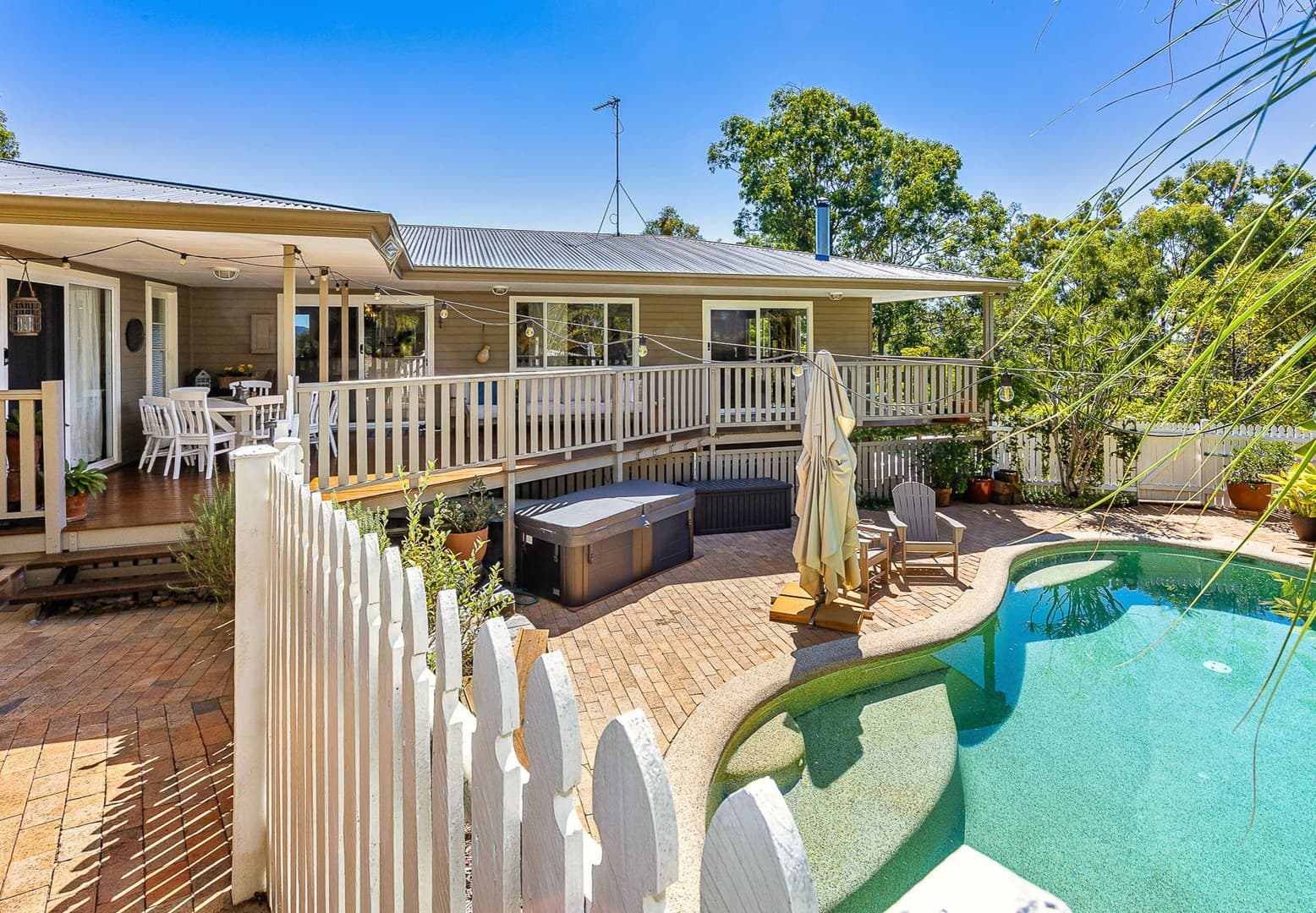 33 Glenrowan Drive, Tallai — photo 1 of 21