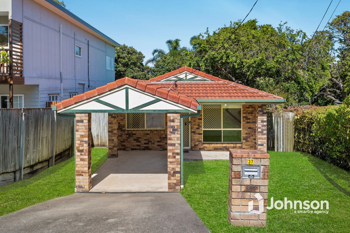 37 Barrinia Street, Manly - Image 1