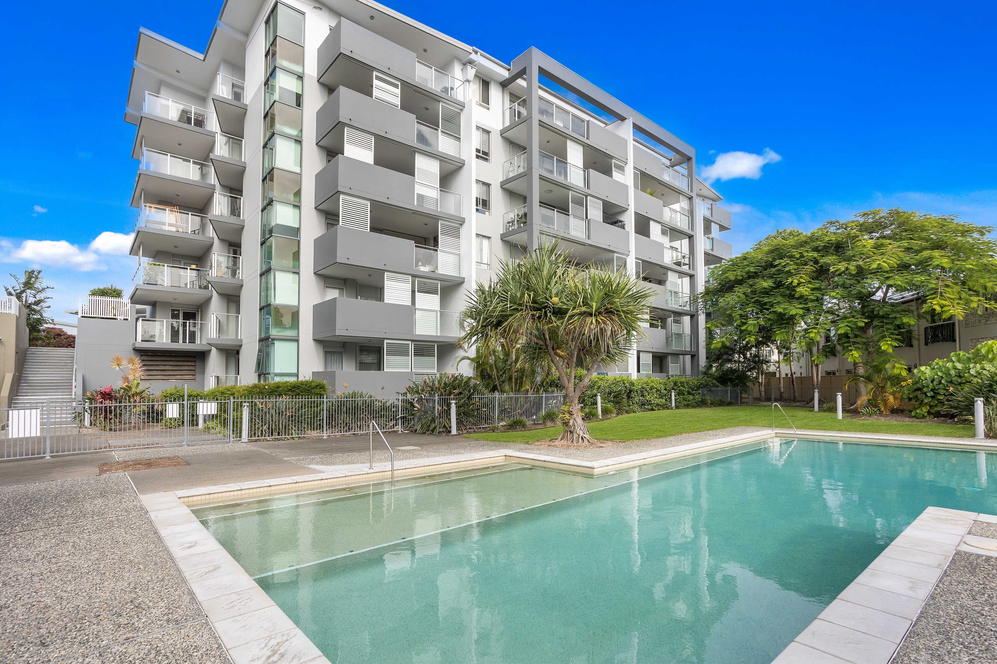 3305/12-14 Executive Drive, Burleigh Waters, Burleigh Waters — photo 1 of 5