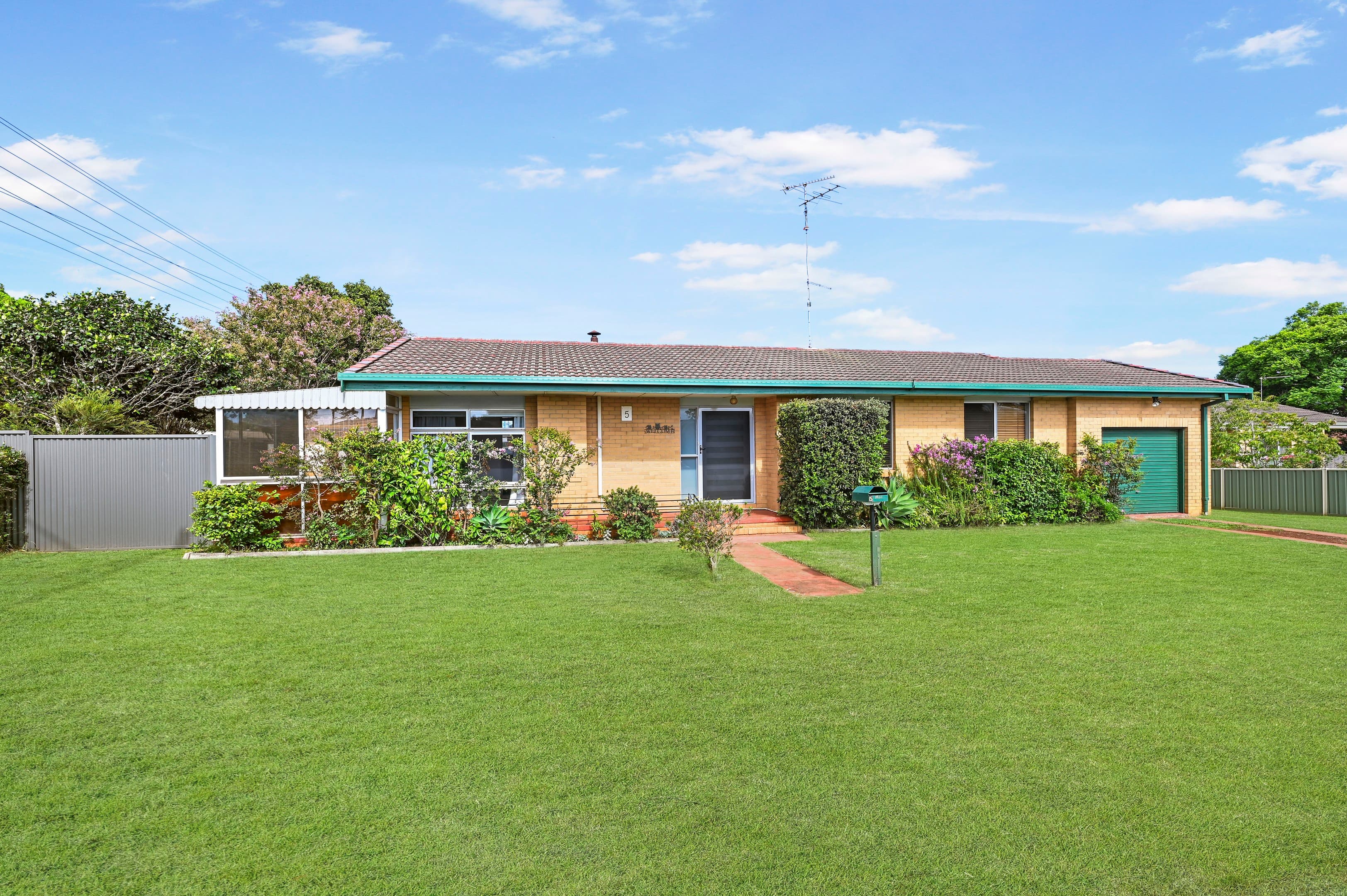 5 Barden Court, Harristown - Image 1