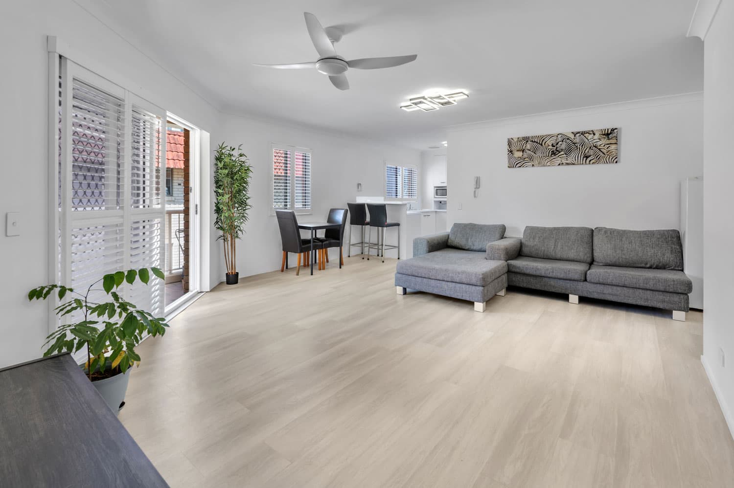 5/14 Second Avenue, Broadbeach - Image 1