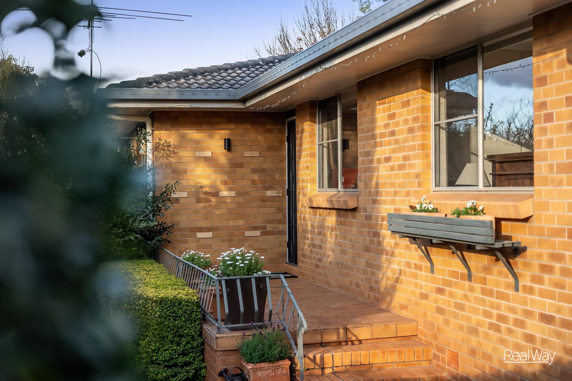 16 Talinga Street, Mount Lofty - Image 1