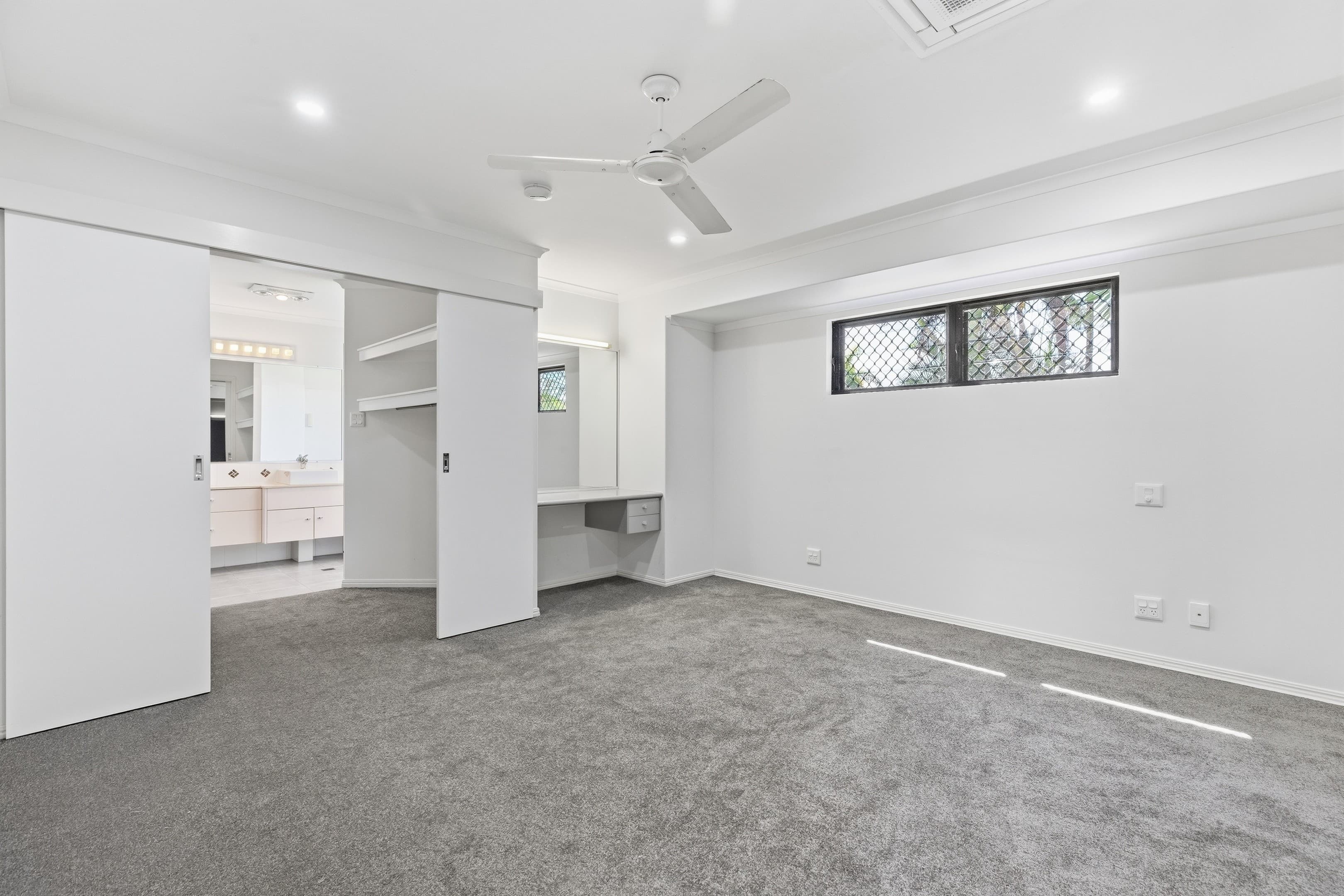70 Victor Avenue, Glenella — photo 1 of 5