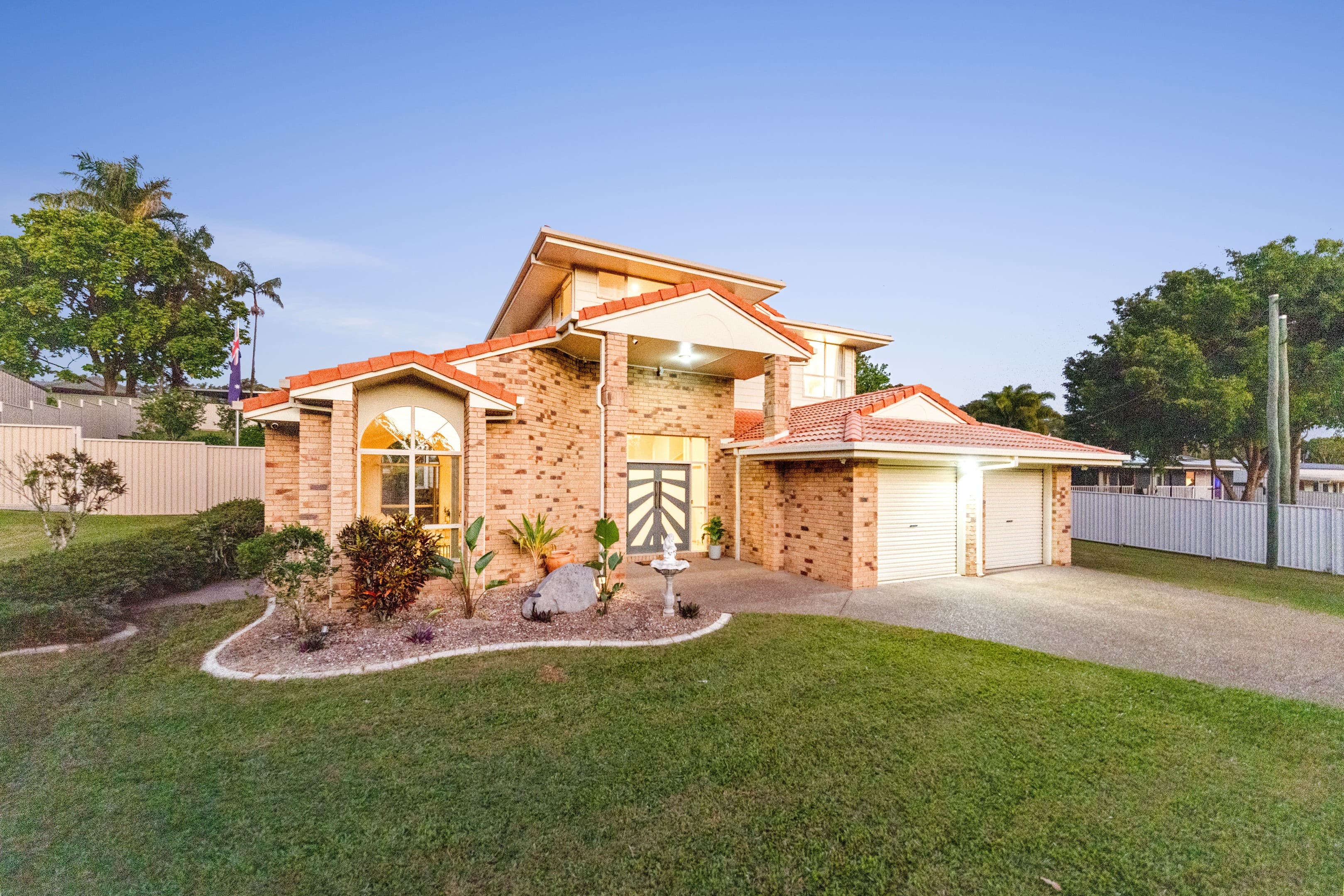 7 Lexington Drive, Little Mountain — photo 1 of 5