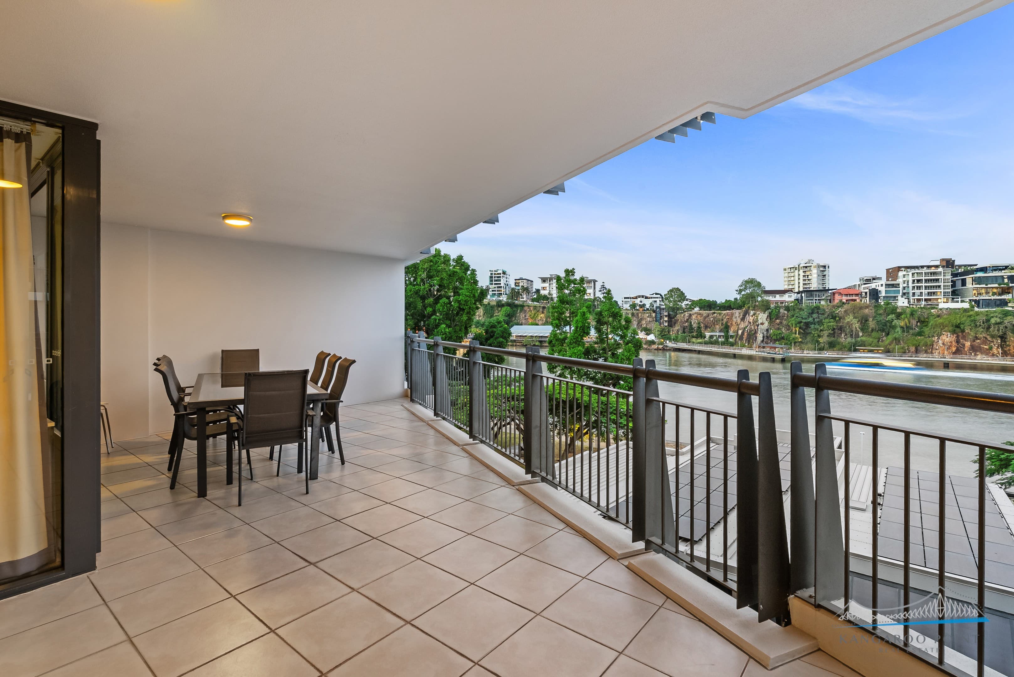 503/1 Holman Street, Kangaroo Point — photo 1 of 5