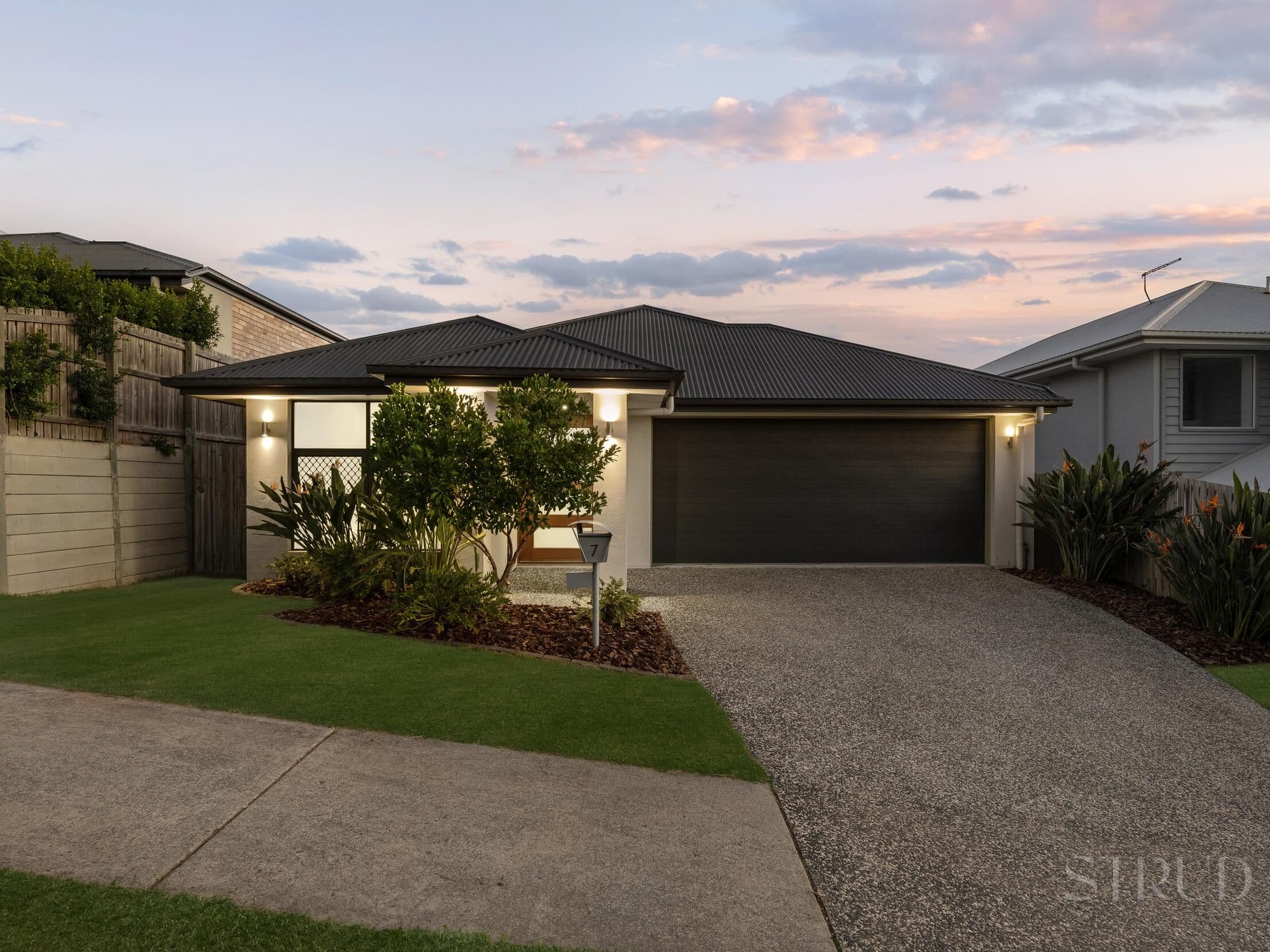 7 Flyers Street, Spring Mountain - Image 1