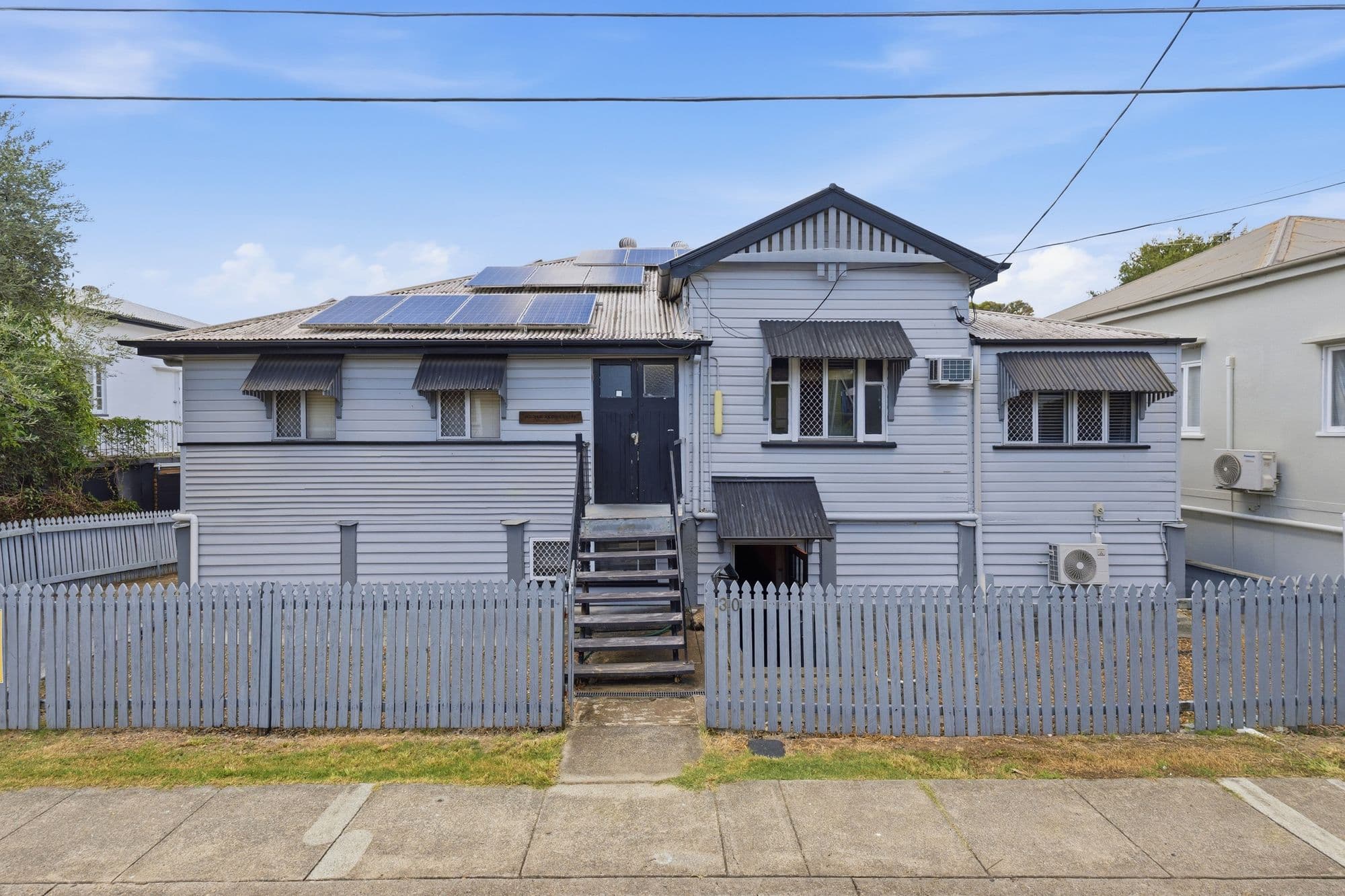 30 Princhester Street, West End — photo 1 of 5