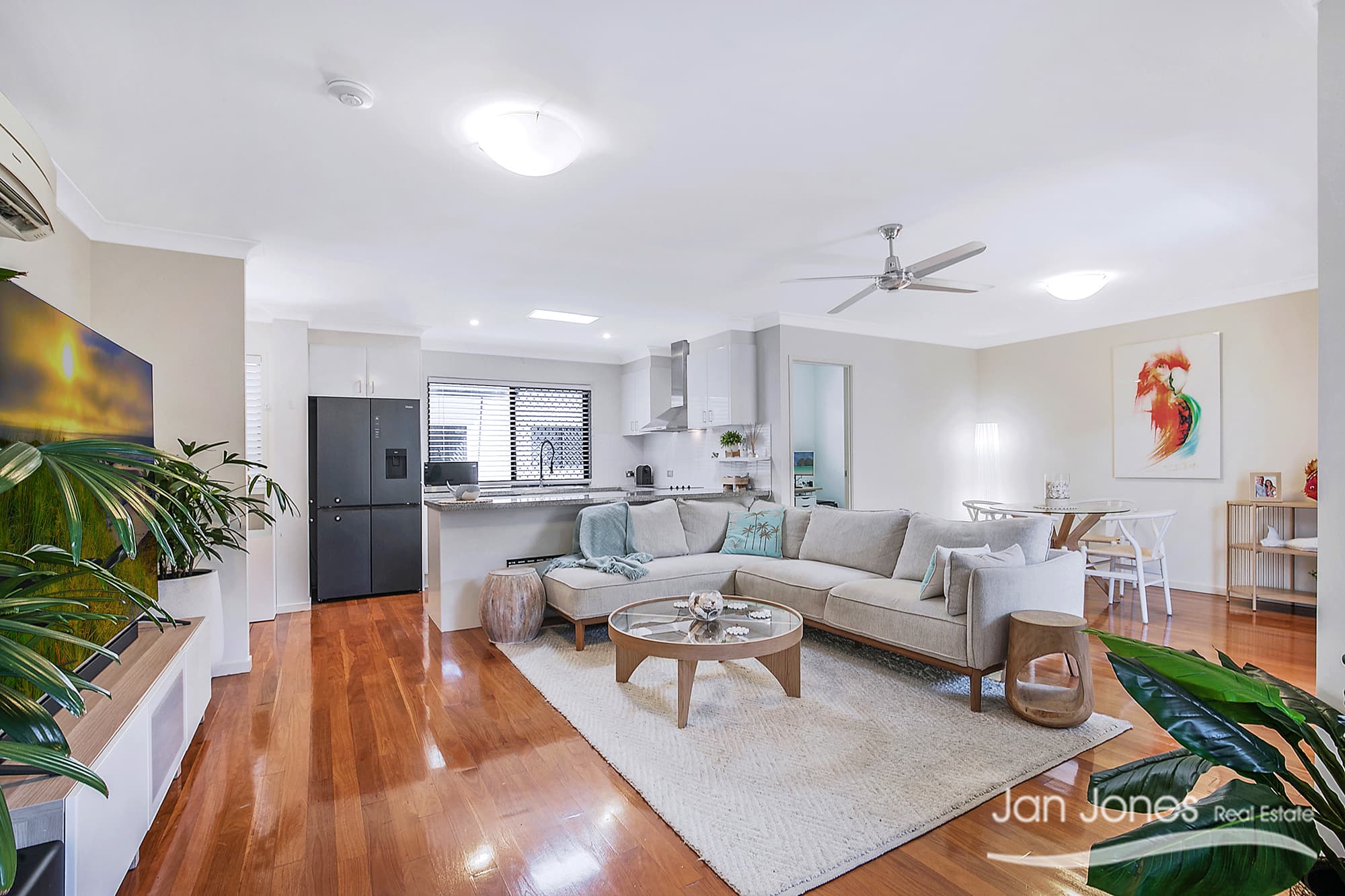 Unit 8/12-14 Georgina Street, Woody Point — photo 1 of 5