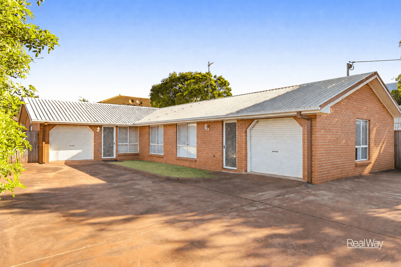 2/330 Spring Street, Kearneys Spring - Image 1