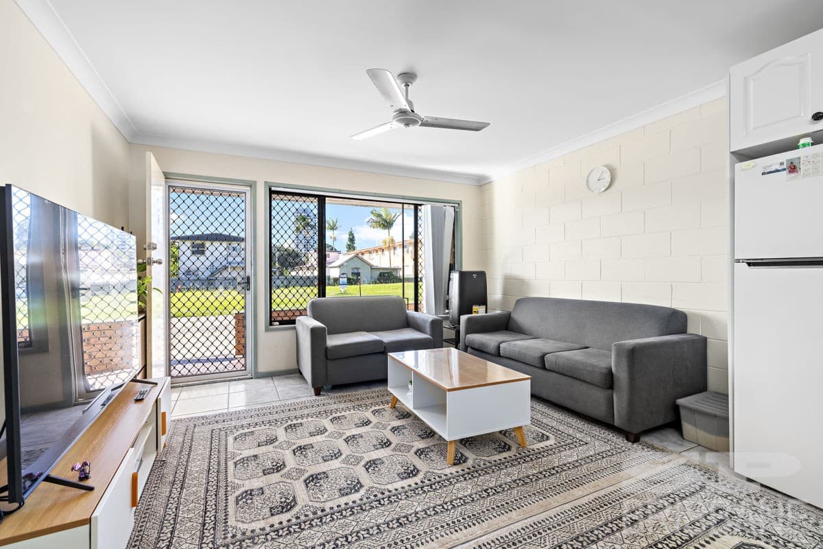2/13F Wyndham Avenue, Southport - Image 1