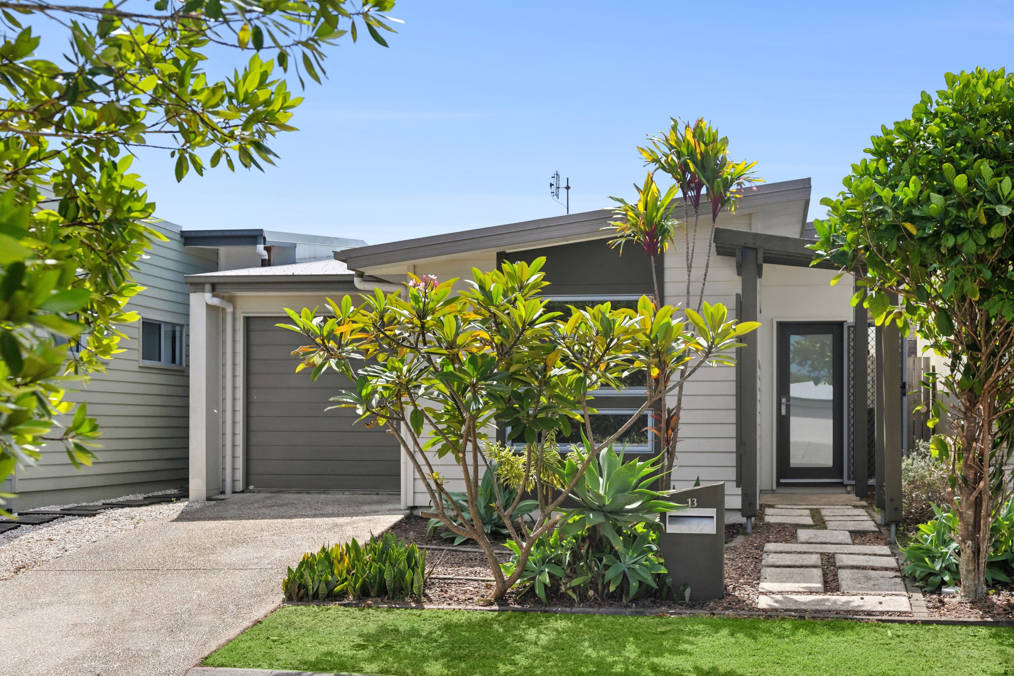 13 Harvey Lane, Meridan Plains - Image 1