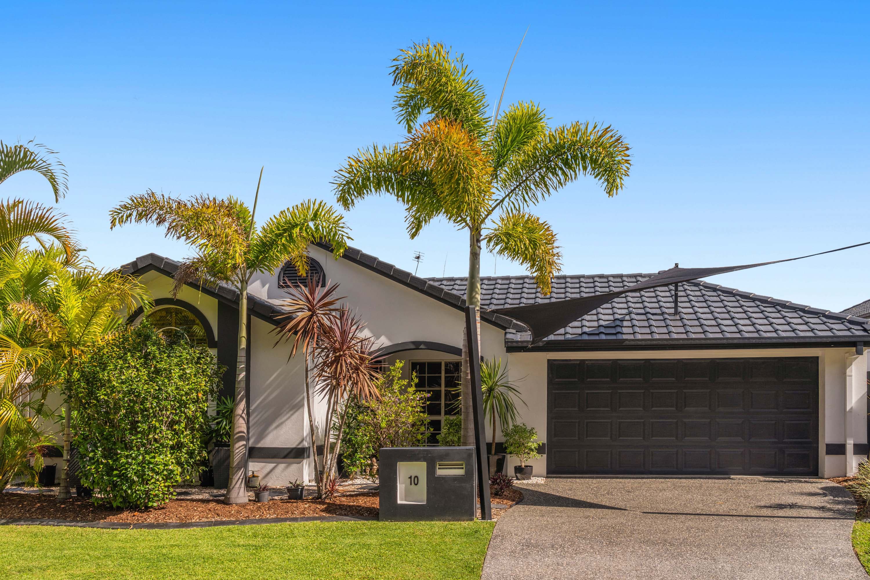 10 Stingray Crescent, Burleigh Waters - Image 1