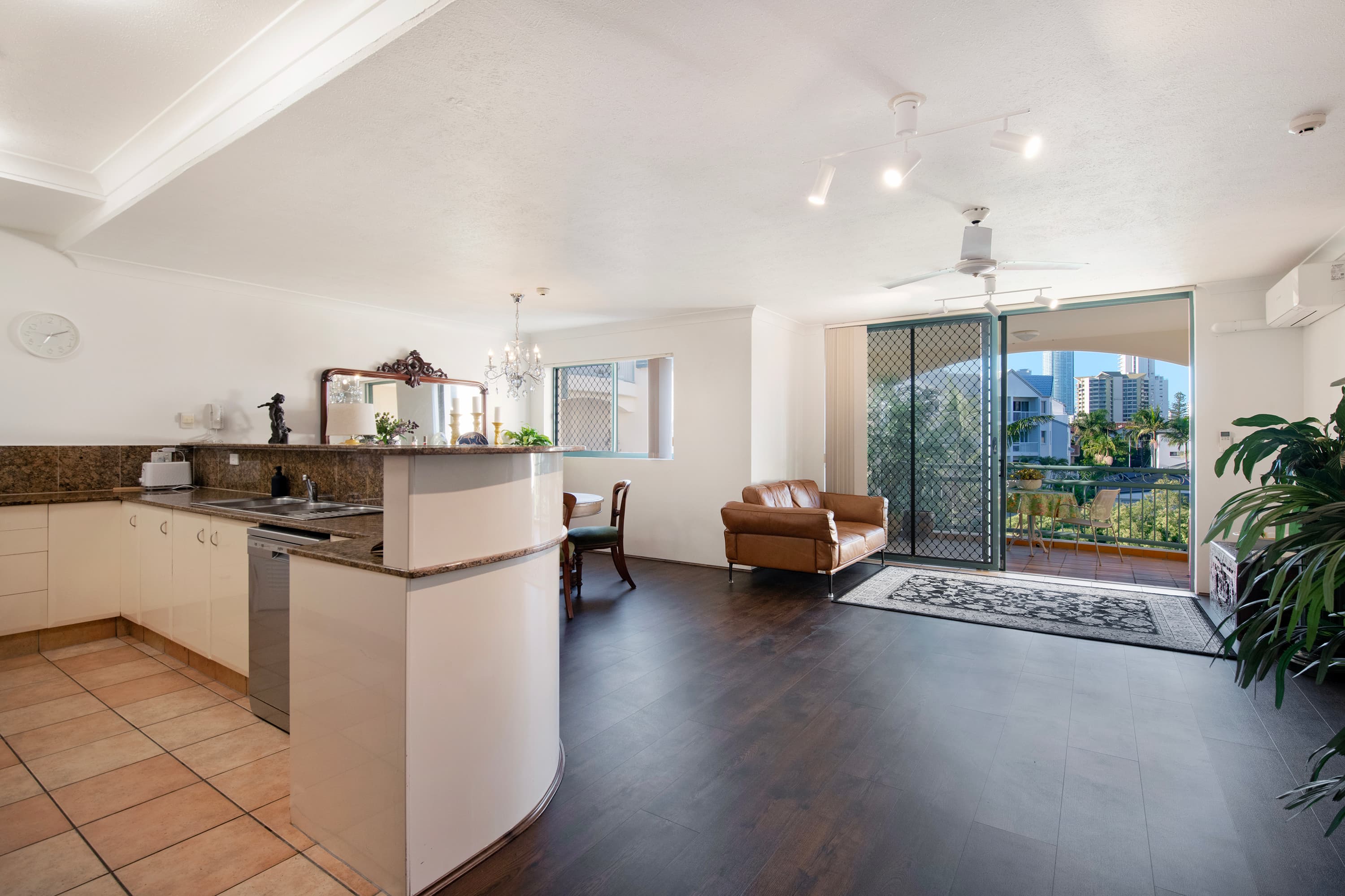 21/12 Monte Carlo Avenue, Surfers Paradise - Image 1