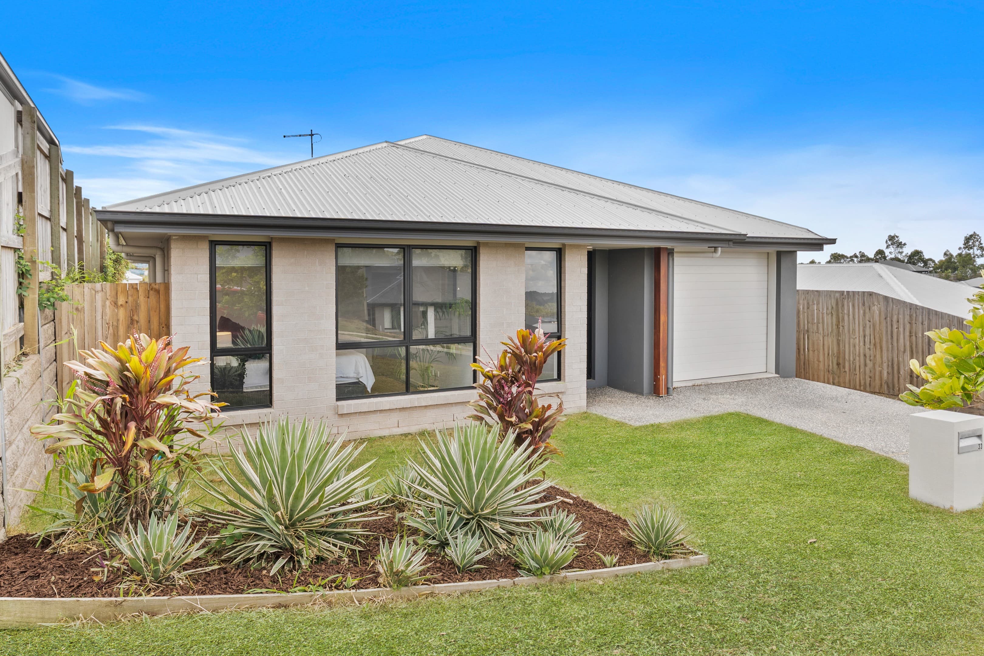 33 Tejo Street, Holmview — photo 1 of 5
