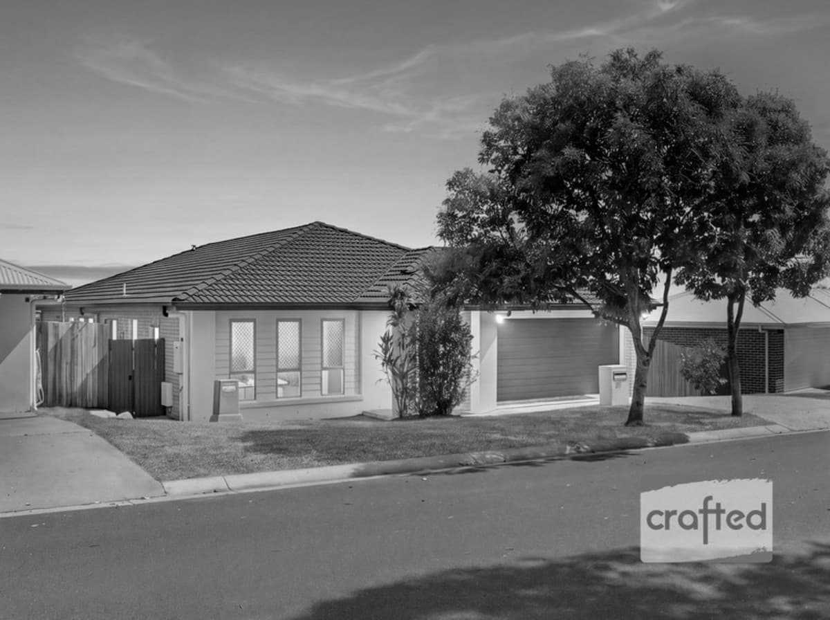 19 Topaz Crescent, Logan Reserve — photo 1 of 5