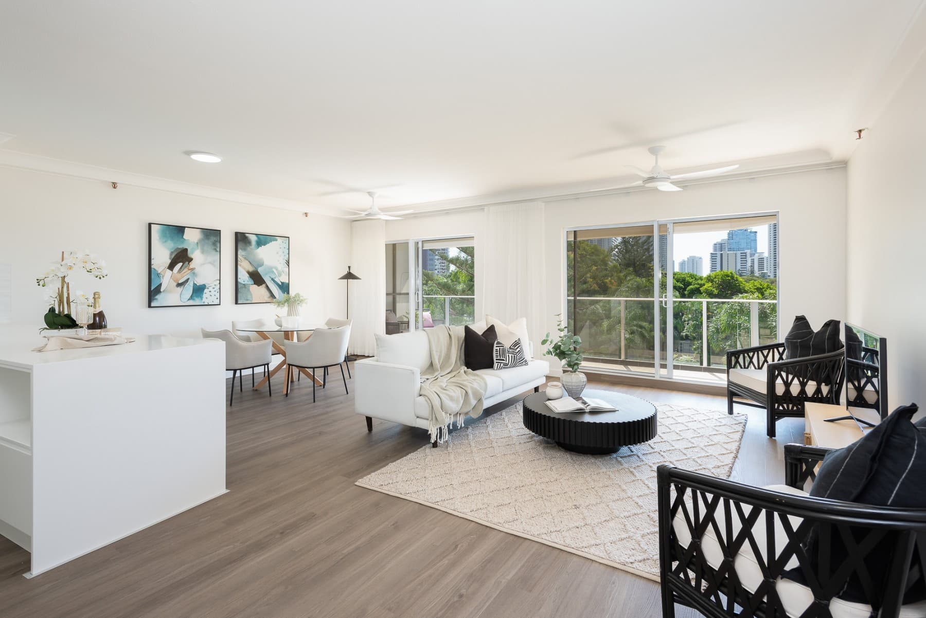 16/2 Admiralty Drive, Surfers Paradise — photo 1 of 5