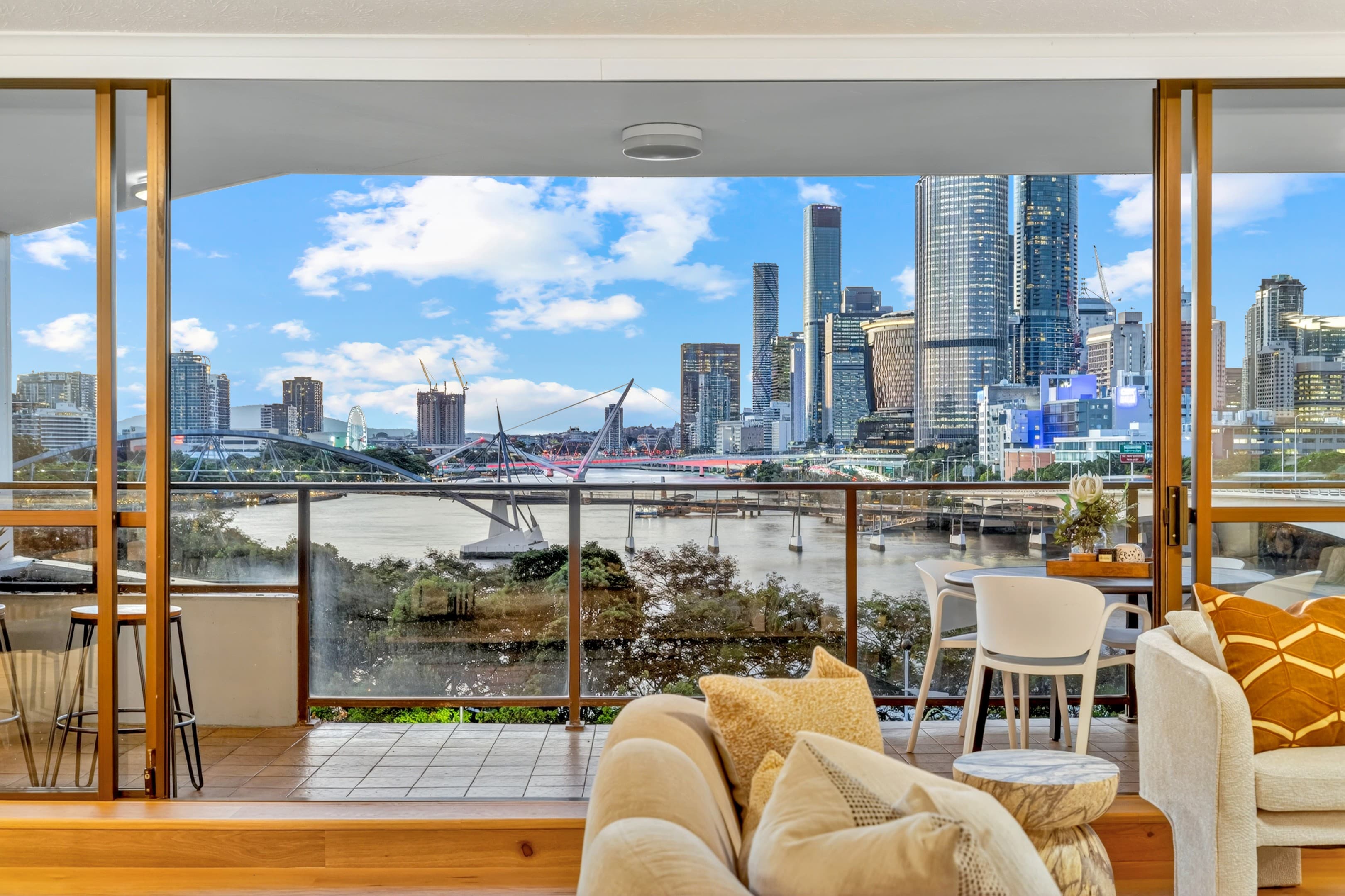 48/26 Lower River Terrace, South Brisbane - Image 1