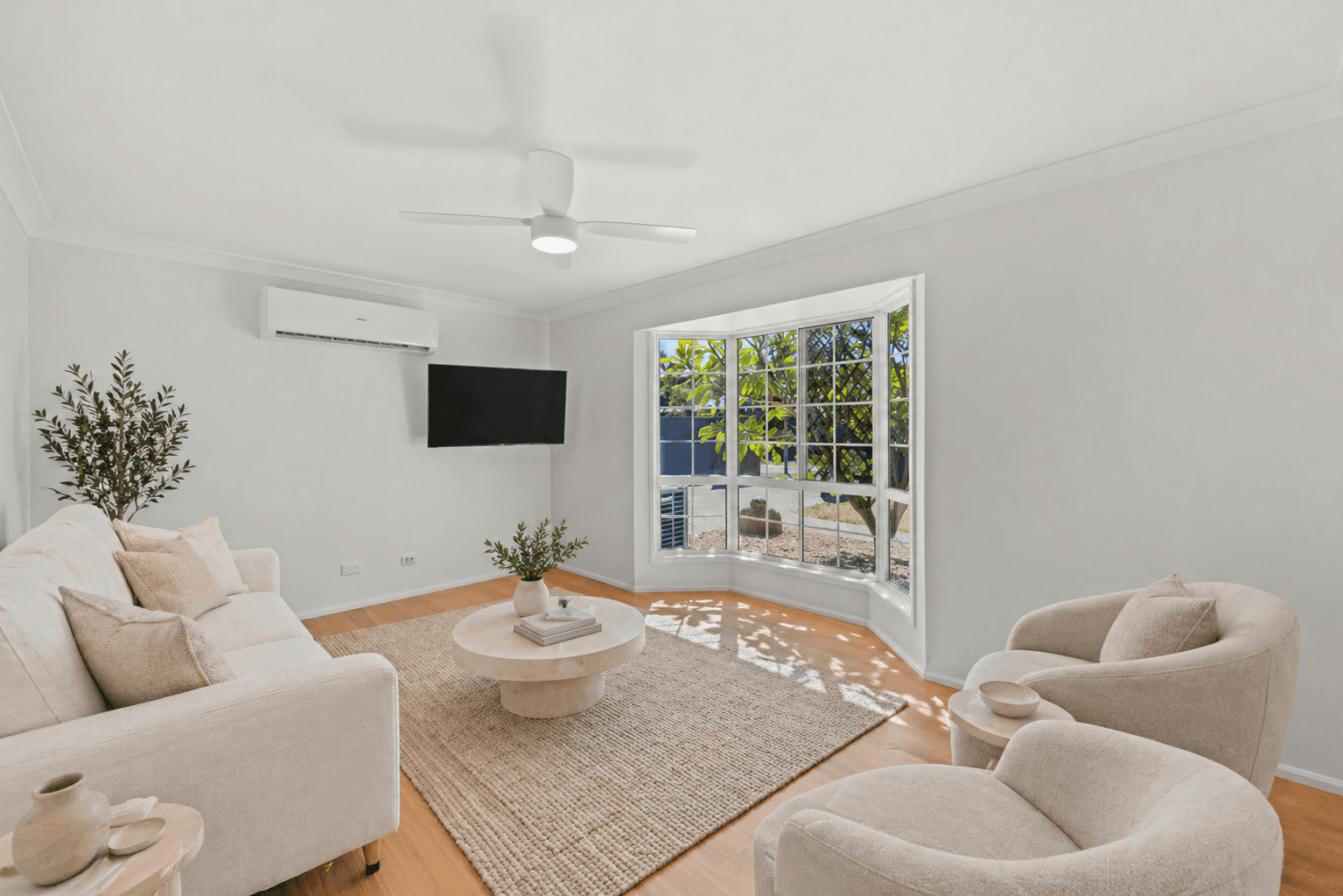 2 Guy Lane, Oxenford — photo 1 of 5