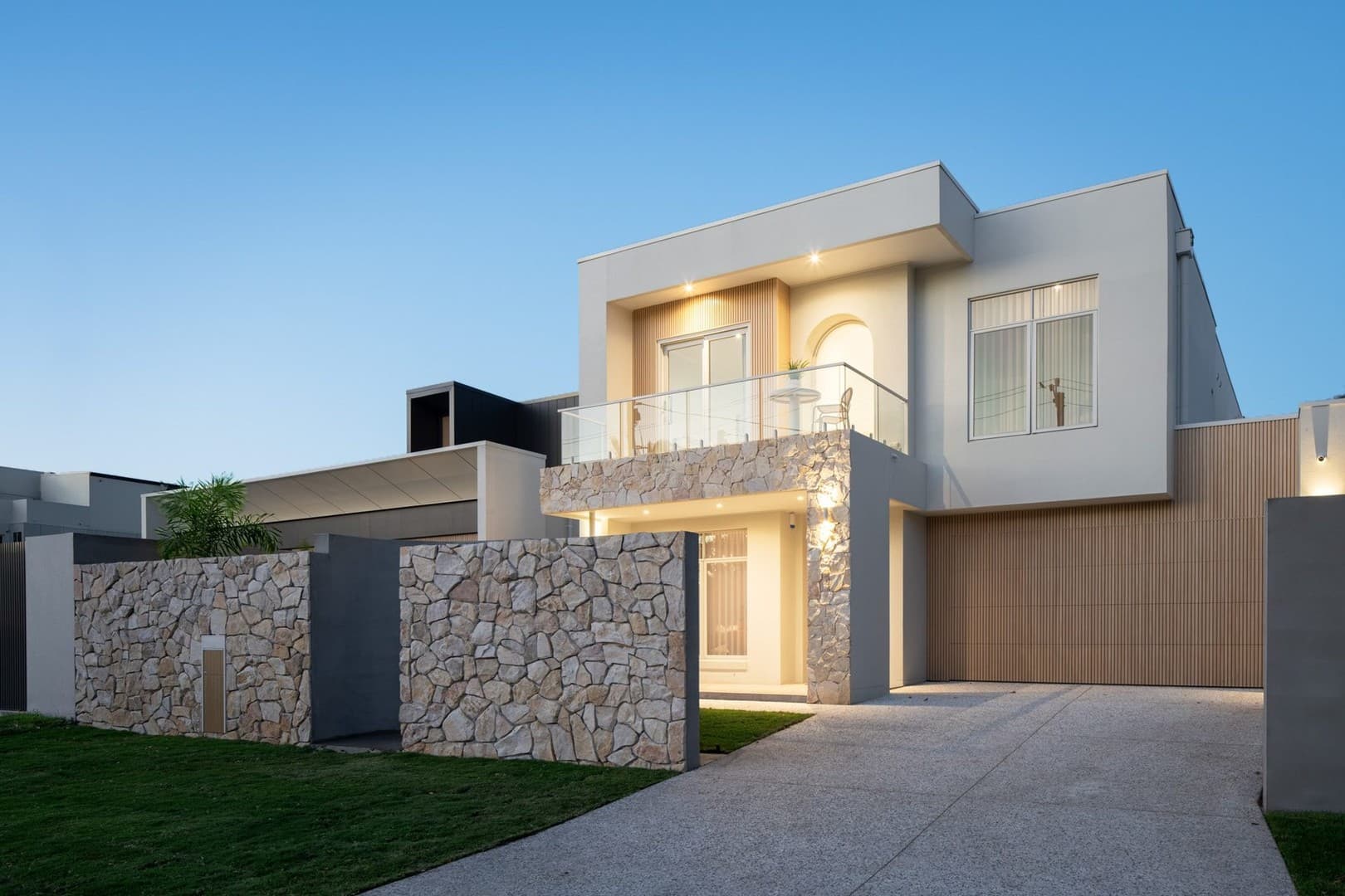 19A Vespa Crescent, Surfers Paradise - Image 1