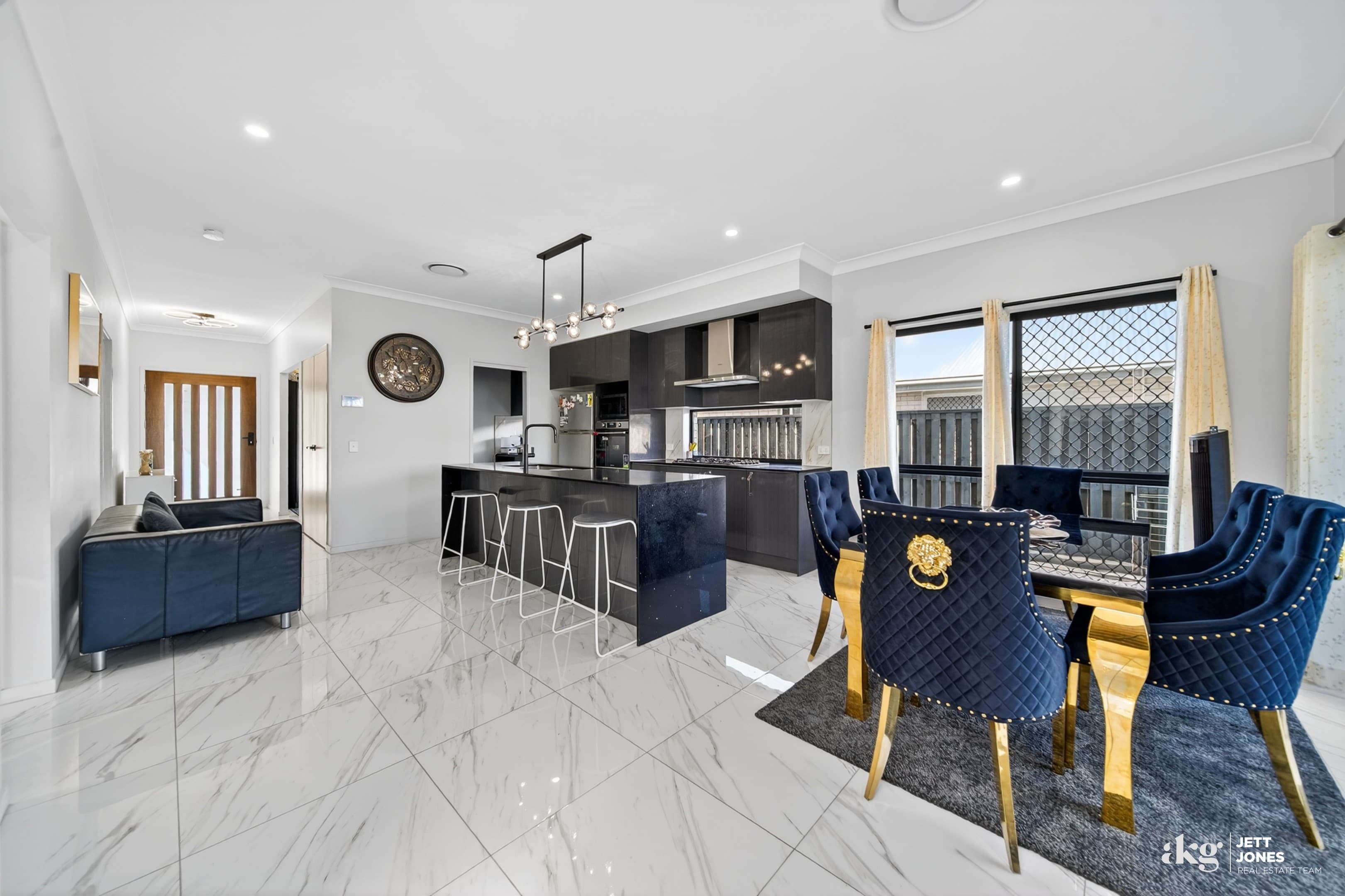 8 Vineyard Drive, Greenbank — photo 1 of 5