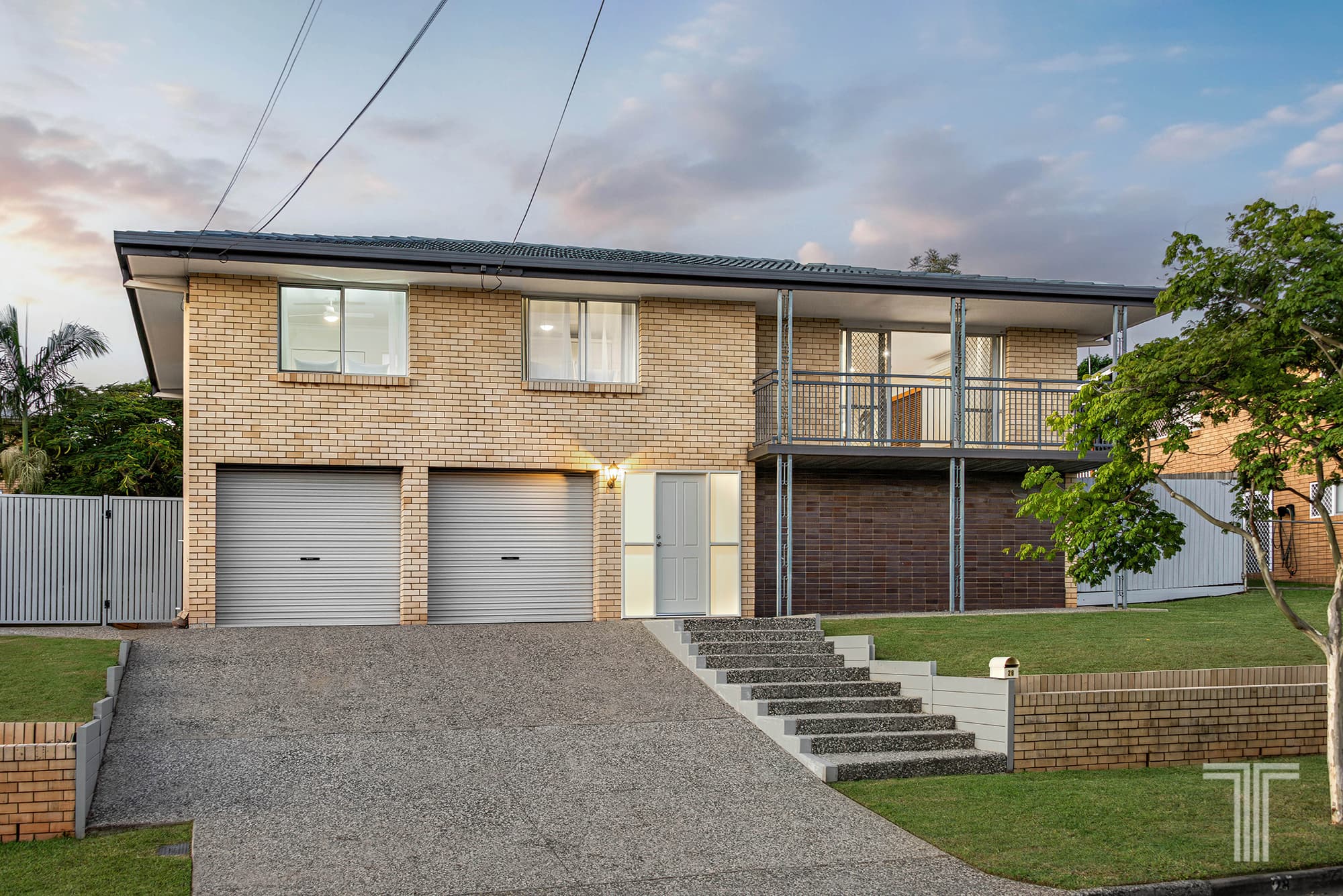 28 Mourilyan Street, Mansfield — photo 1 of 19