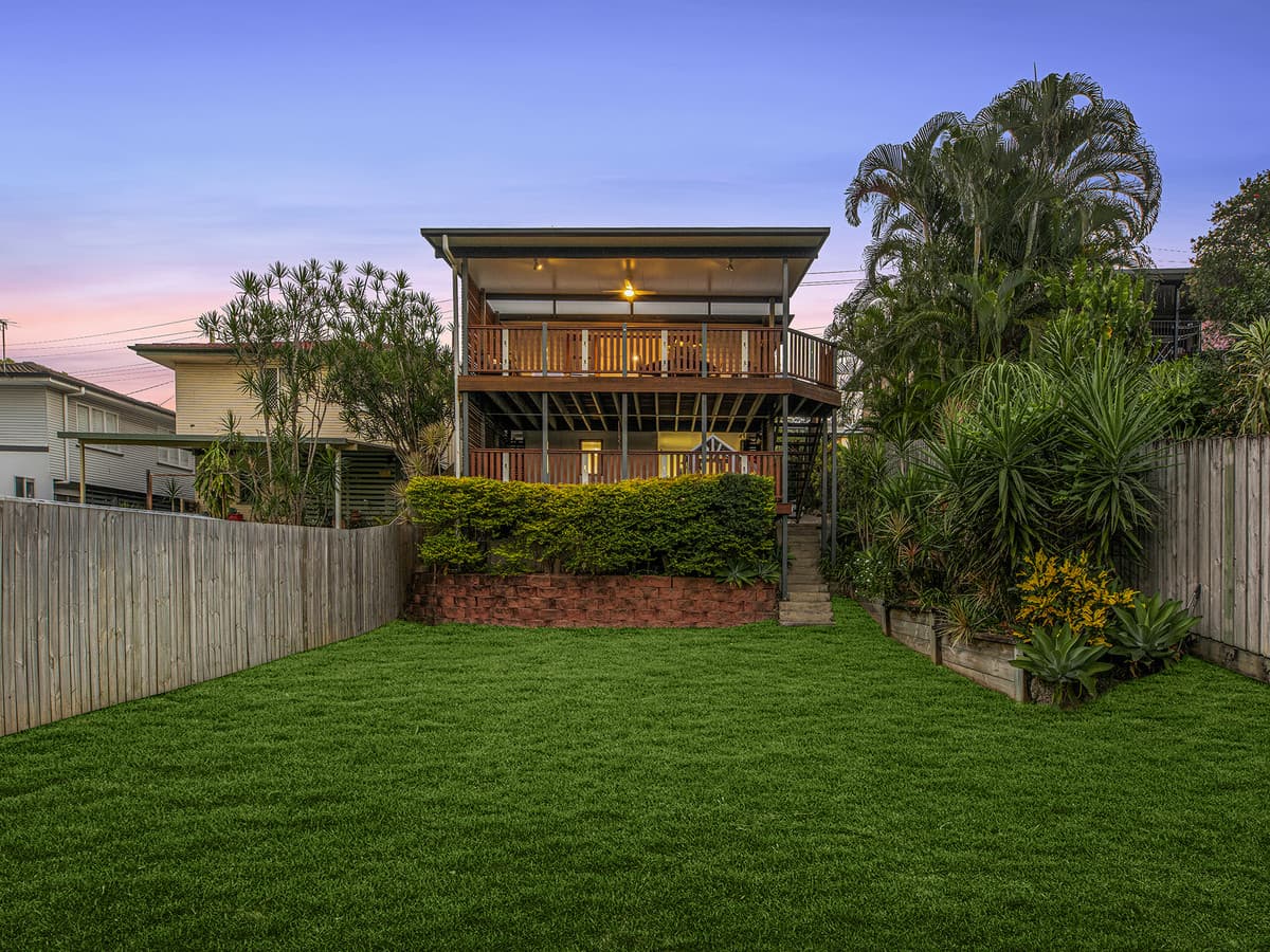 24 Argyle Street, Seventeen Mile Rocks - Image 1