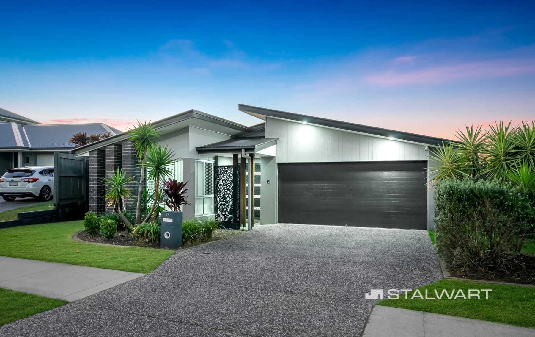 12 Covella Baulevard, Greenbank — photo 1 of 5