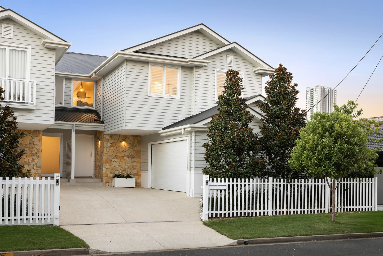 2/5 Merrimac Boulevard, Broadbeach Waters — photo 1 of 5