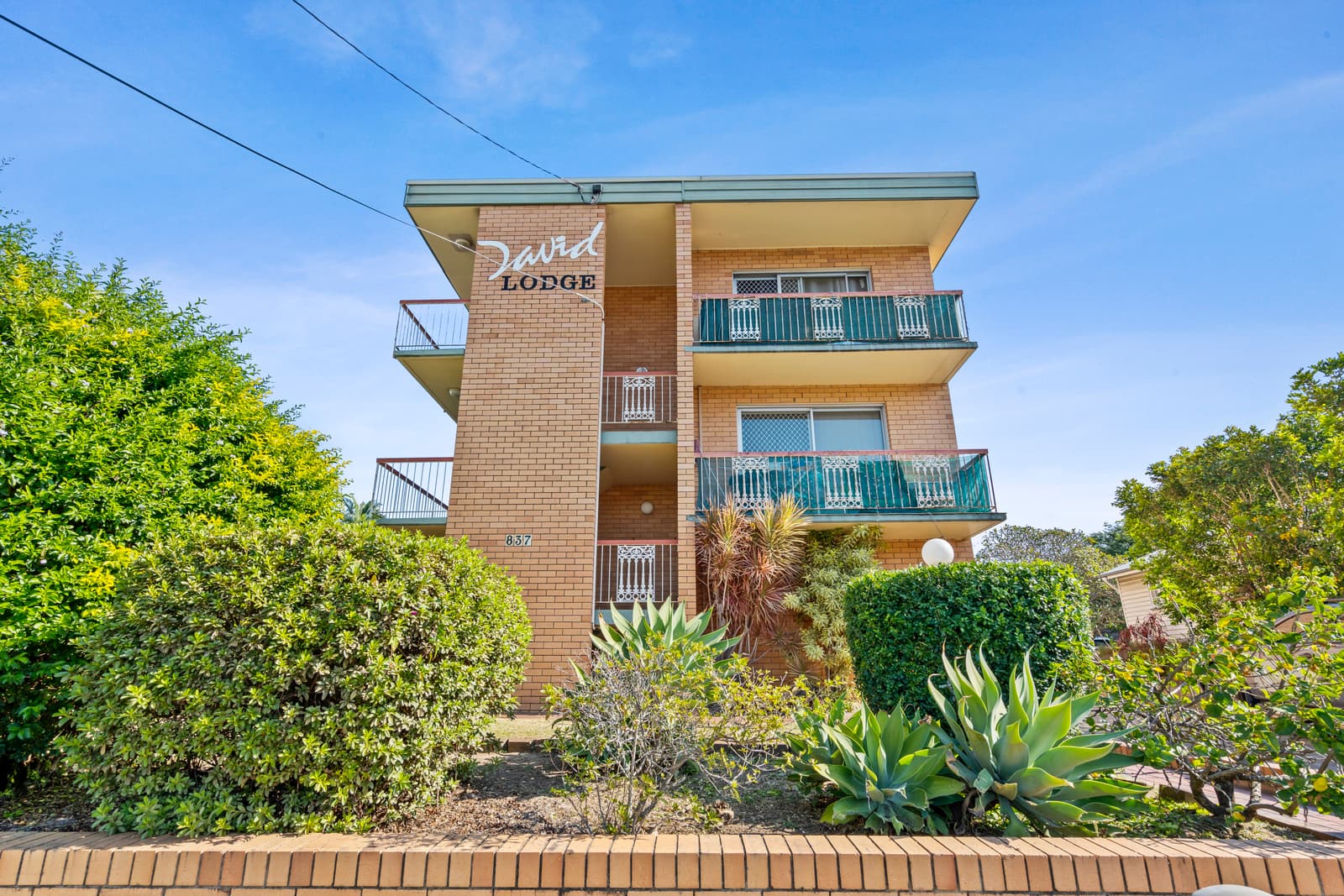 6/837 Logan Road, Holland Park West, Holland Park West — photo 1 of 5