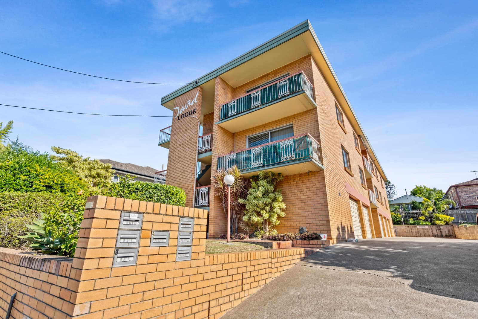 6/837 Logan Road, Holland Park West - Image 1