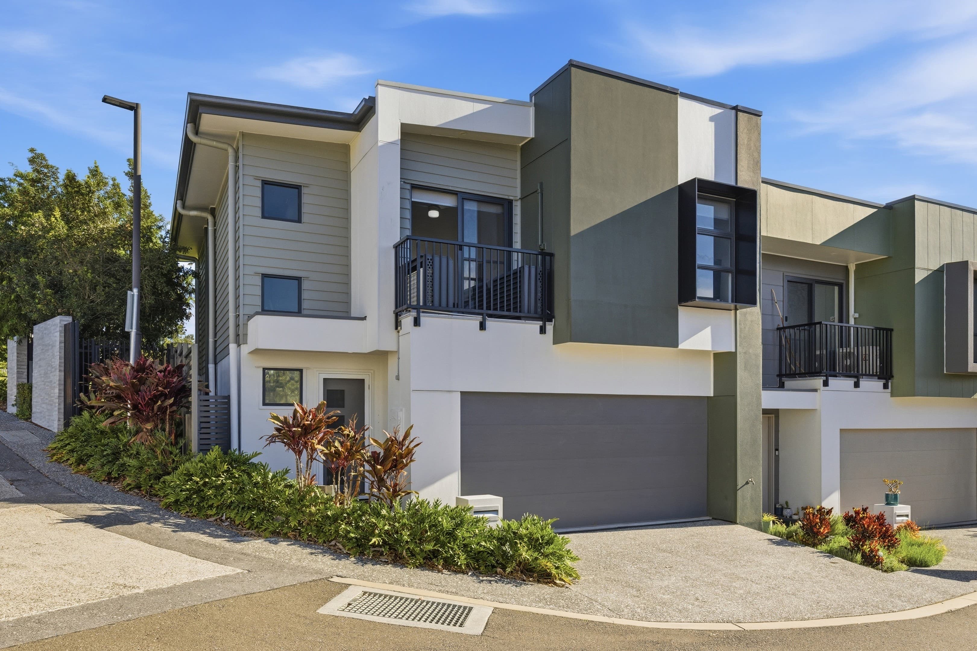20/21 Lorisch Way, Rochedale — photo 1 of 5