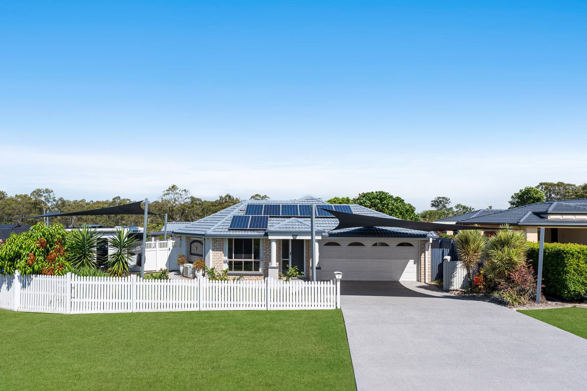 7 Anna Court, Birkdale, Birkdale — photo 1 of 5