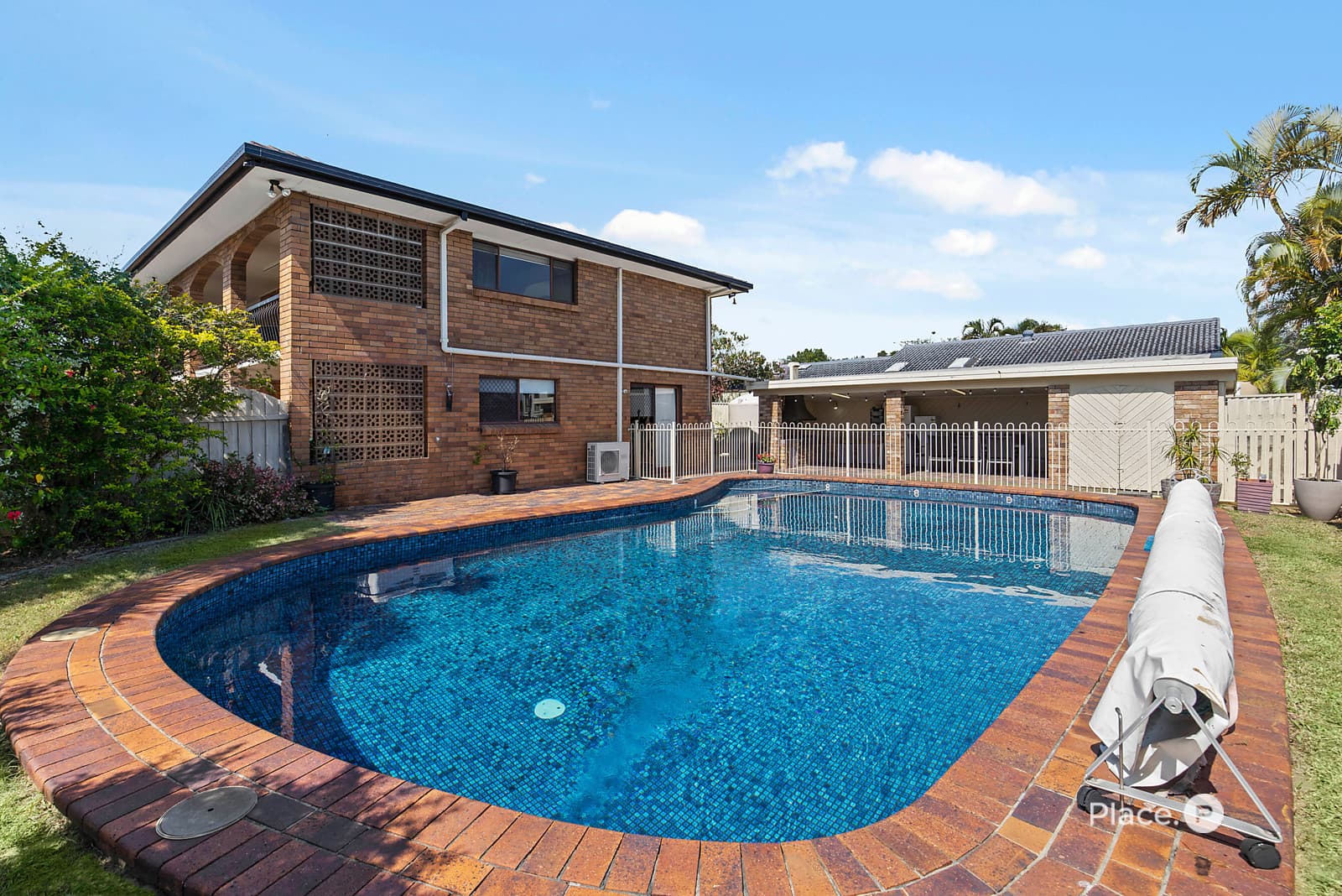 59 Meadowlands Road, Carindale — photo 1 of 5