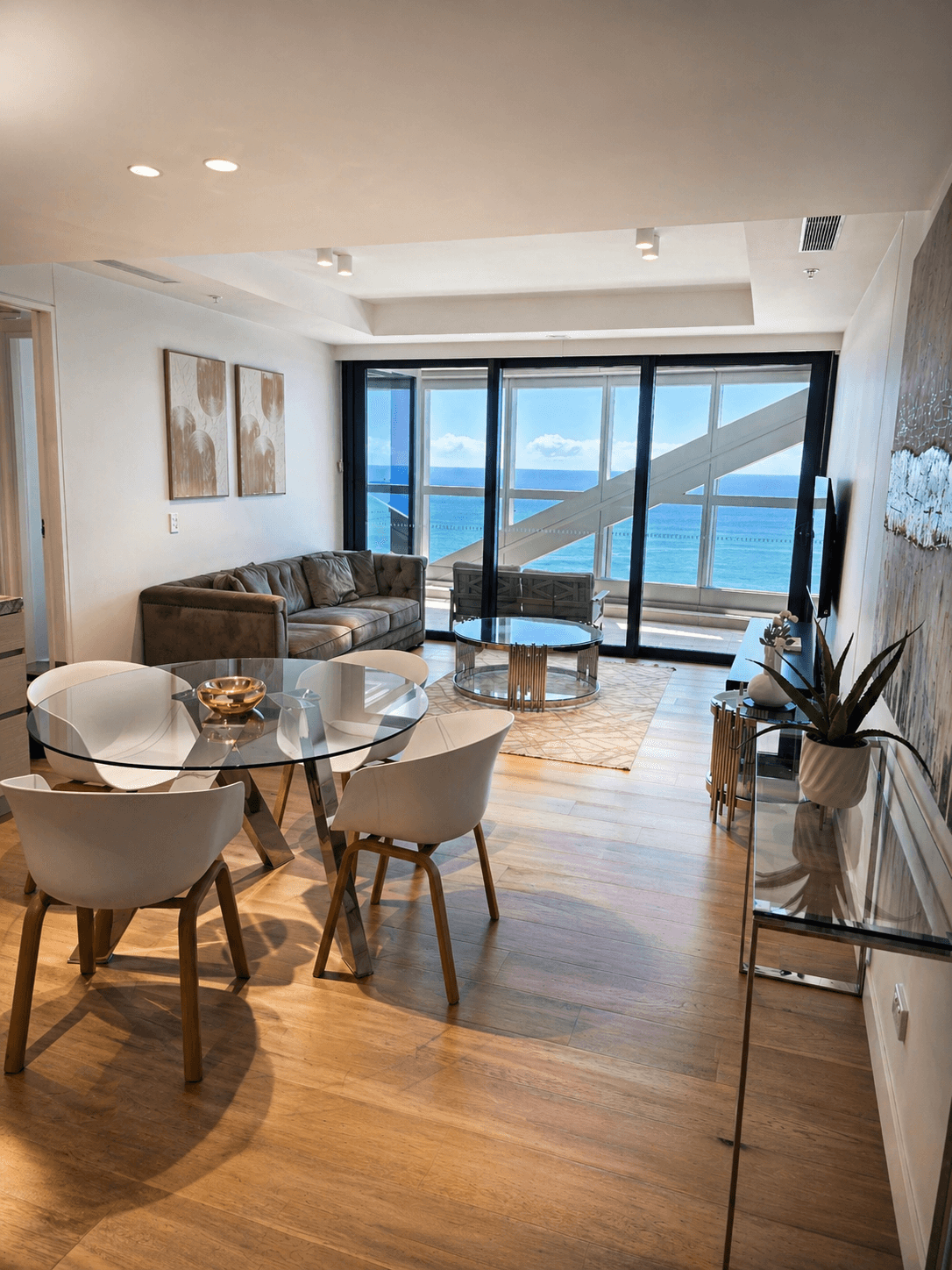 10805/36 Old Burleigh Road, Surfers Paradise — photo 1 of 5