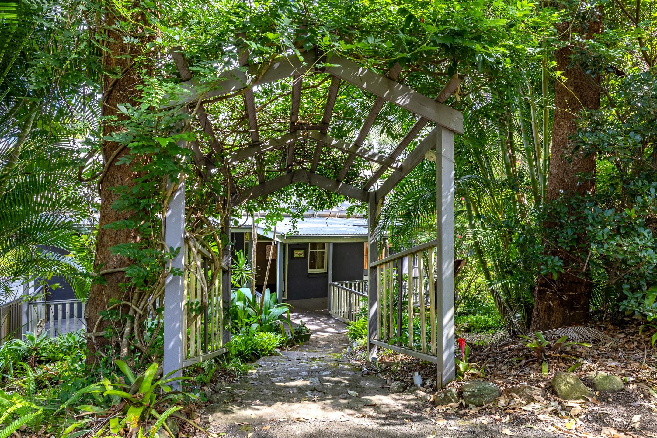 330 Hunchy Road, Hunchy