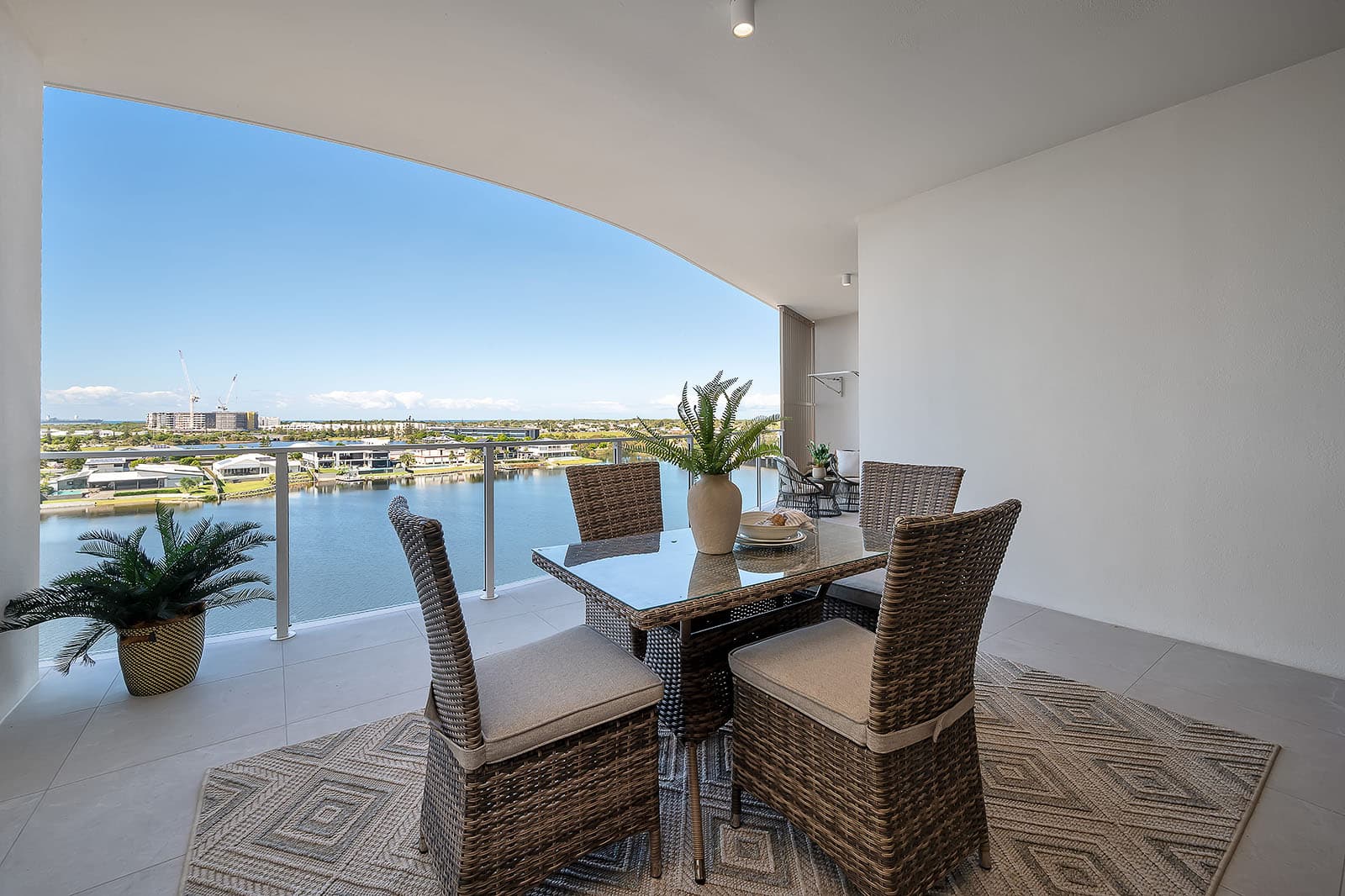 725/11 Waterside Retreat, Birtinya — photo 1 of 5