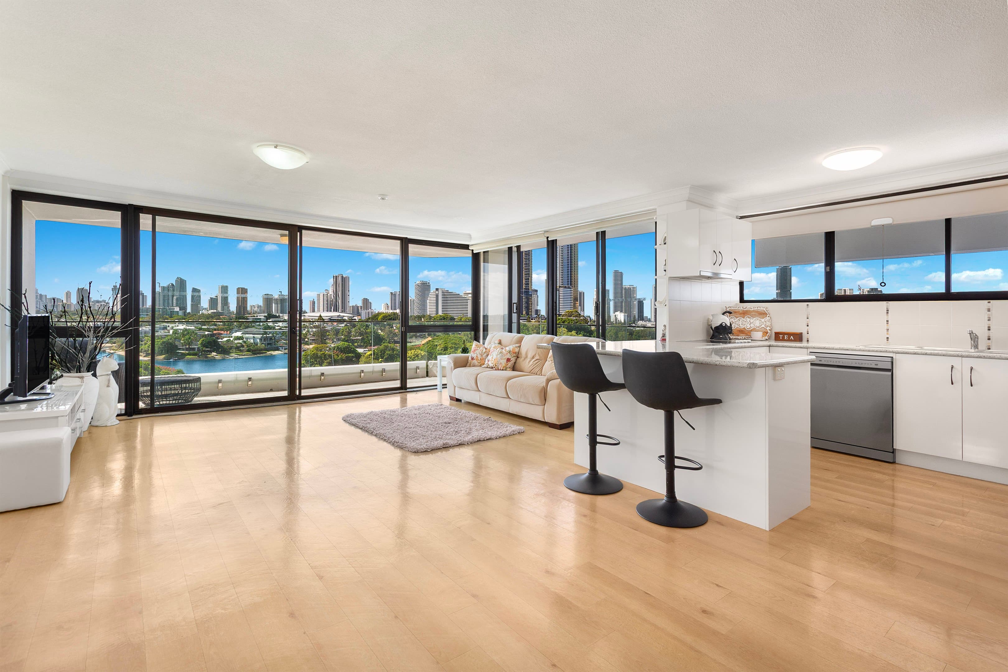 34/54 Hooker Boulevard, Mermaid Waters - Image 1