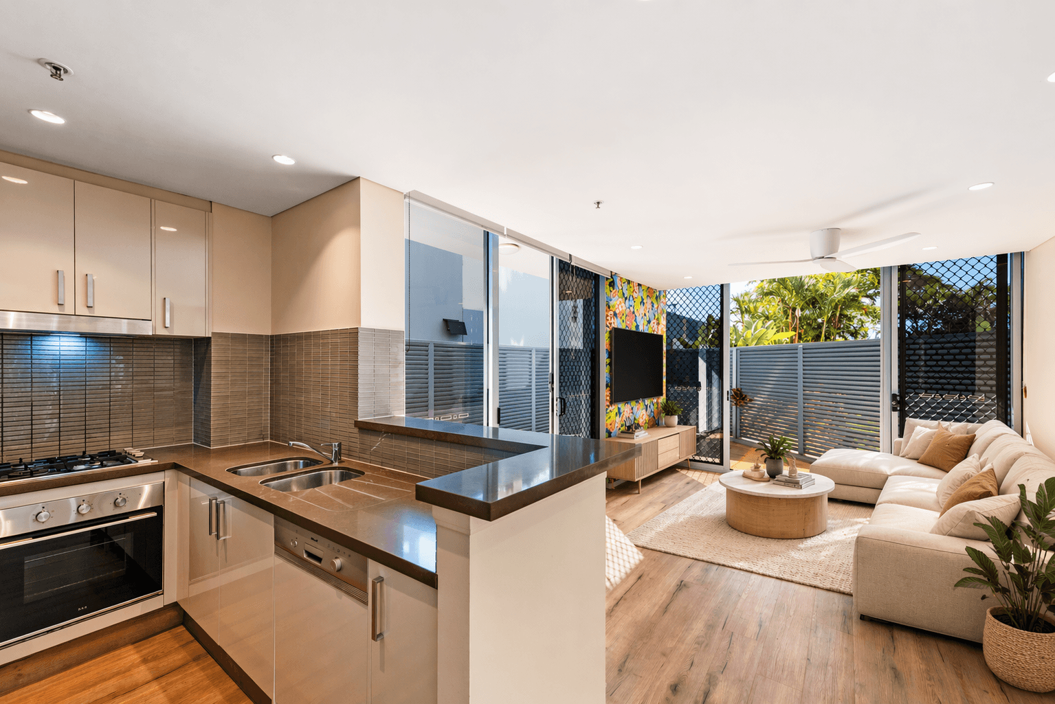 406/4 Como Crescent, Southport - Image 1