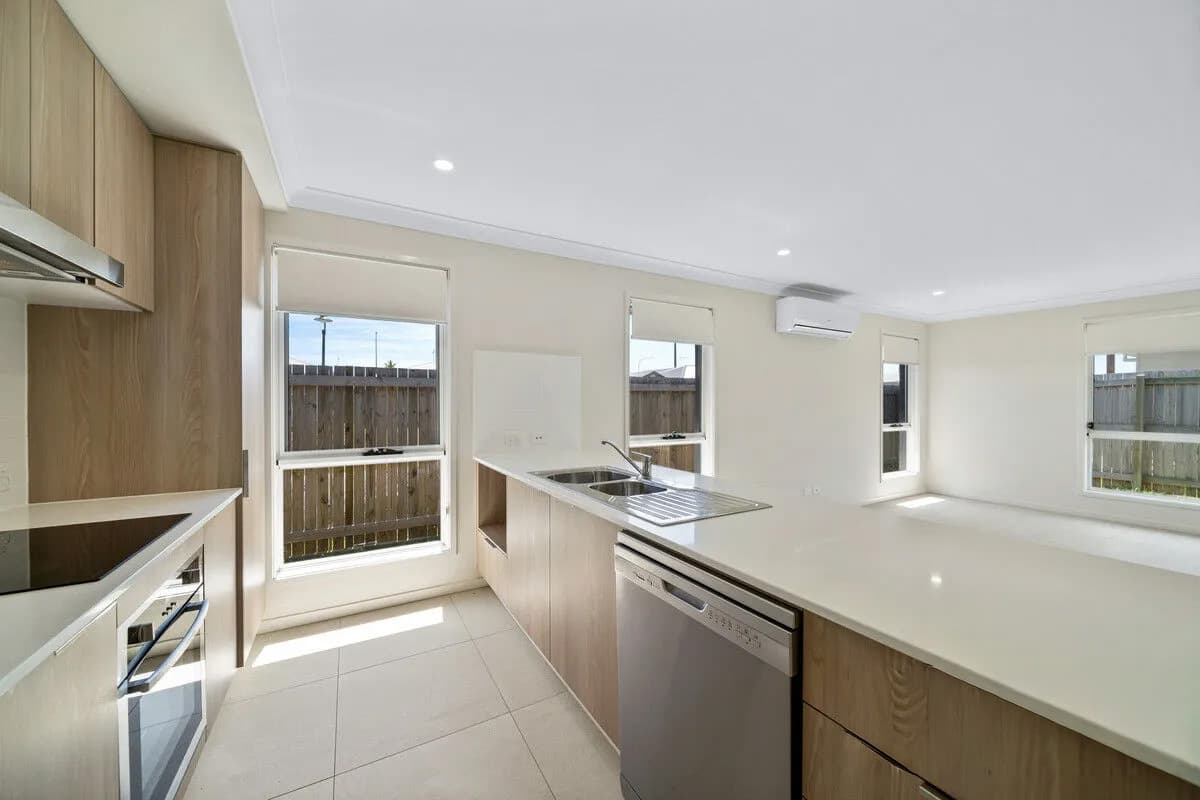 2 Palmeri Street, Logan Reserve — photo 1 of 5