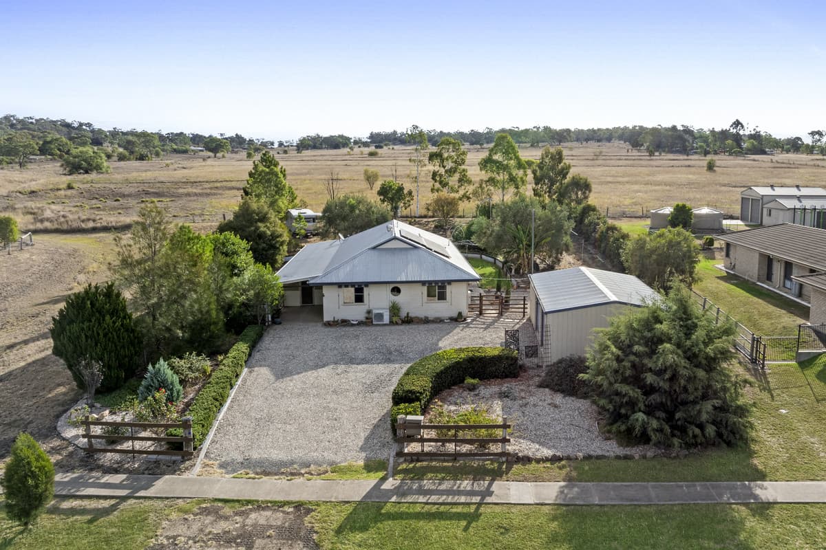 12 Curlew Street, Meringandan West - Image 1