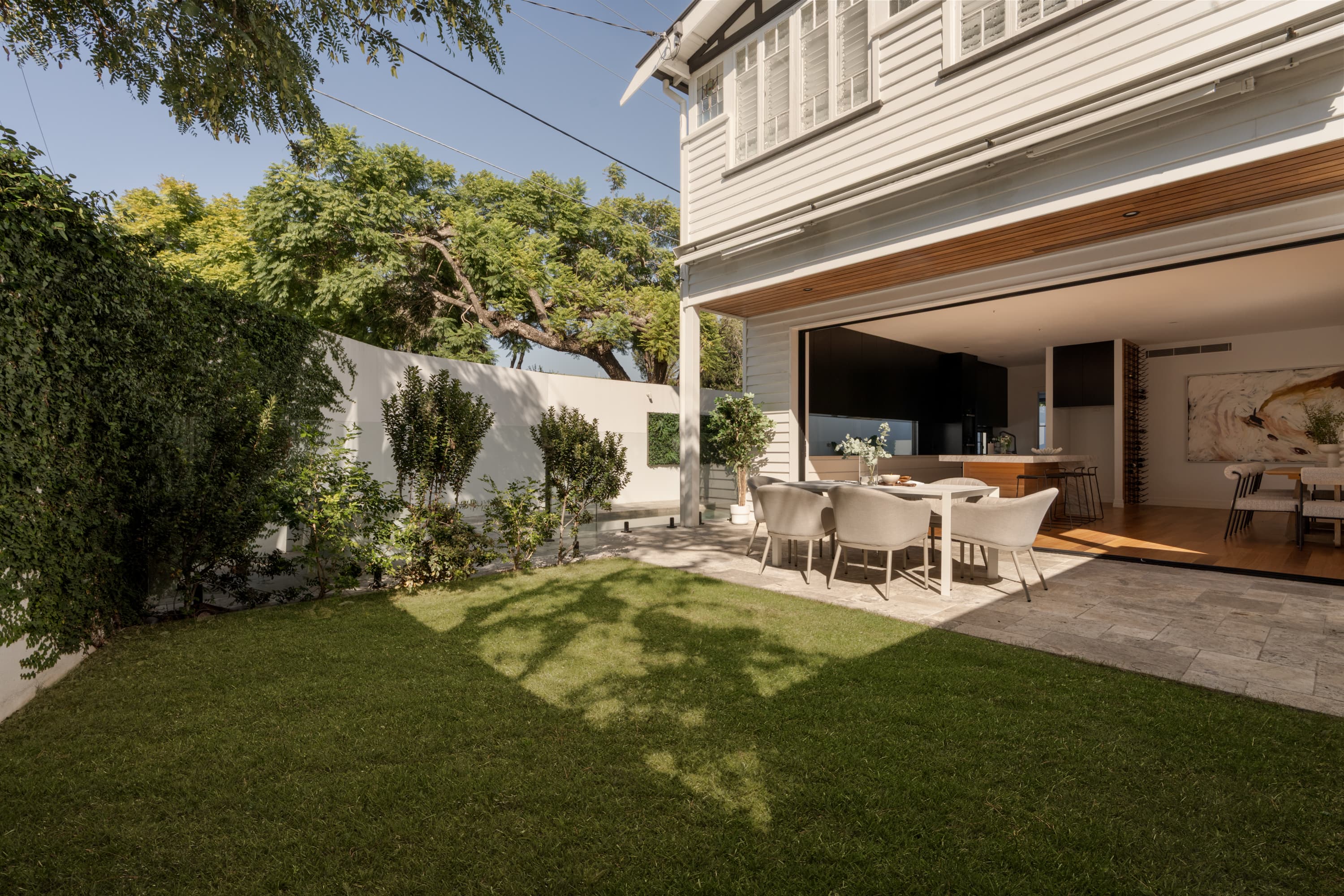 122 Alexandra Road, Clayfield — photo 1 of 5