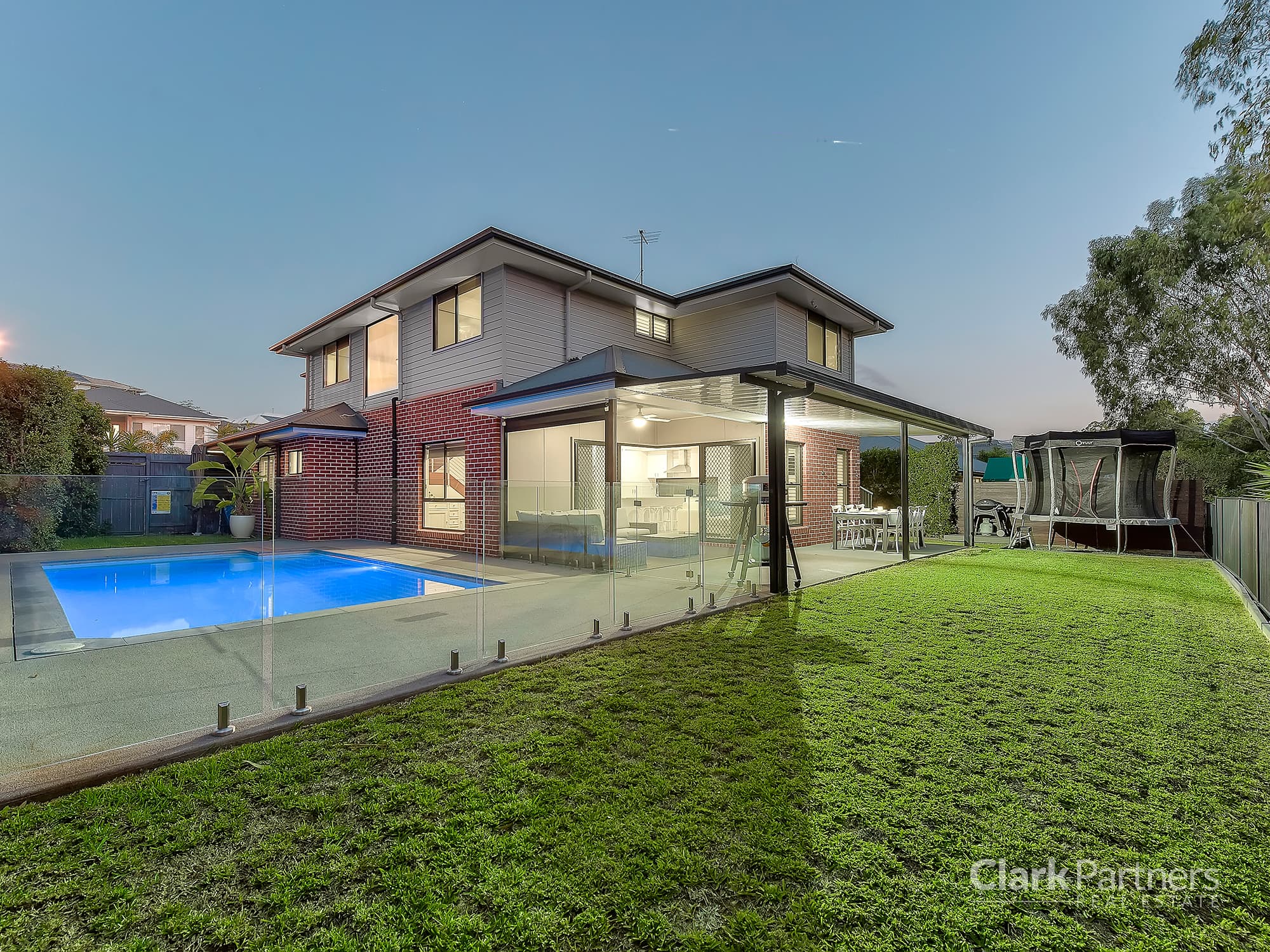 113 Kingfisher Drive, Upper Kedron — photo 1 of 5
