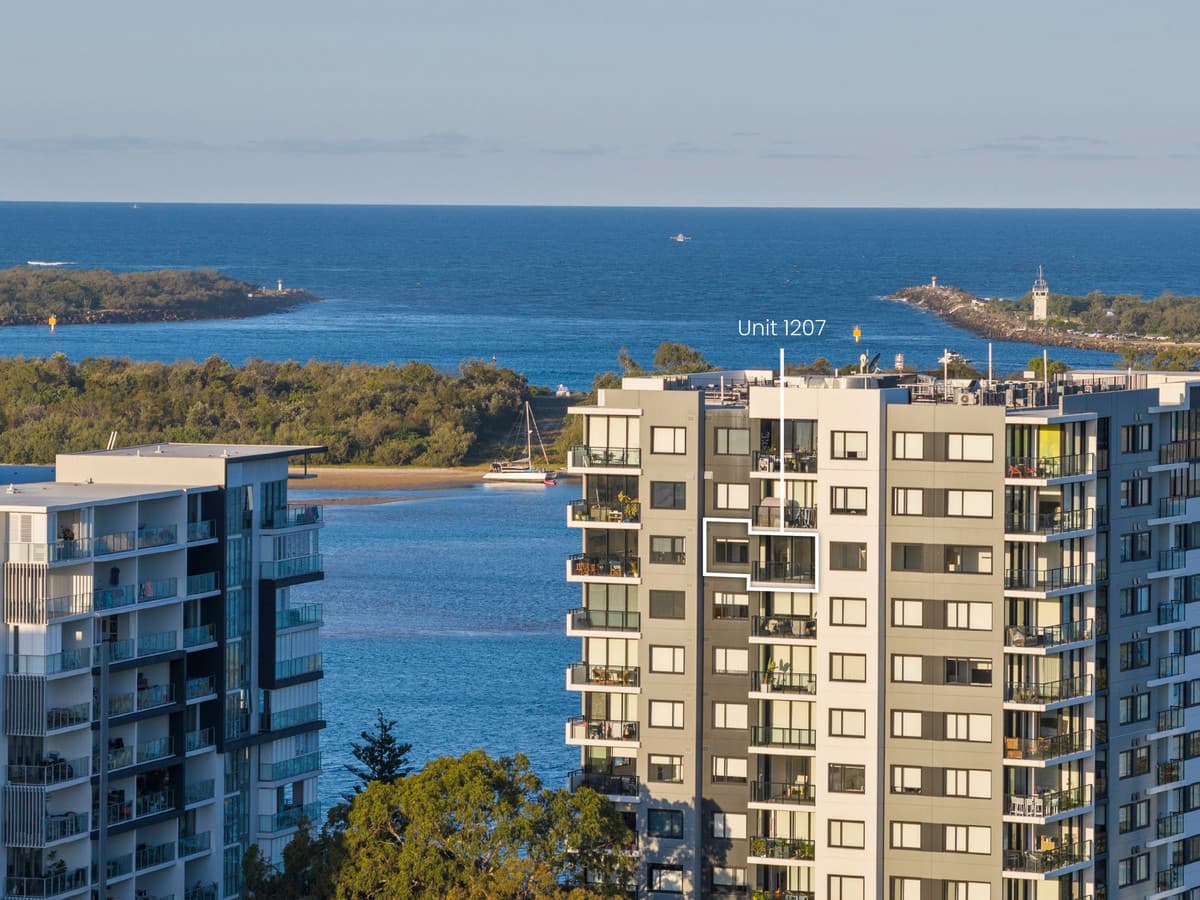 1207/372 Marine Parade, Labrador — photo 1 of 5