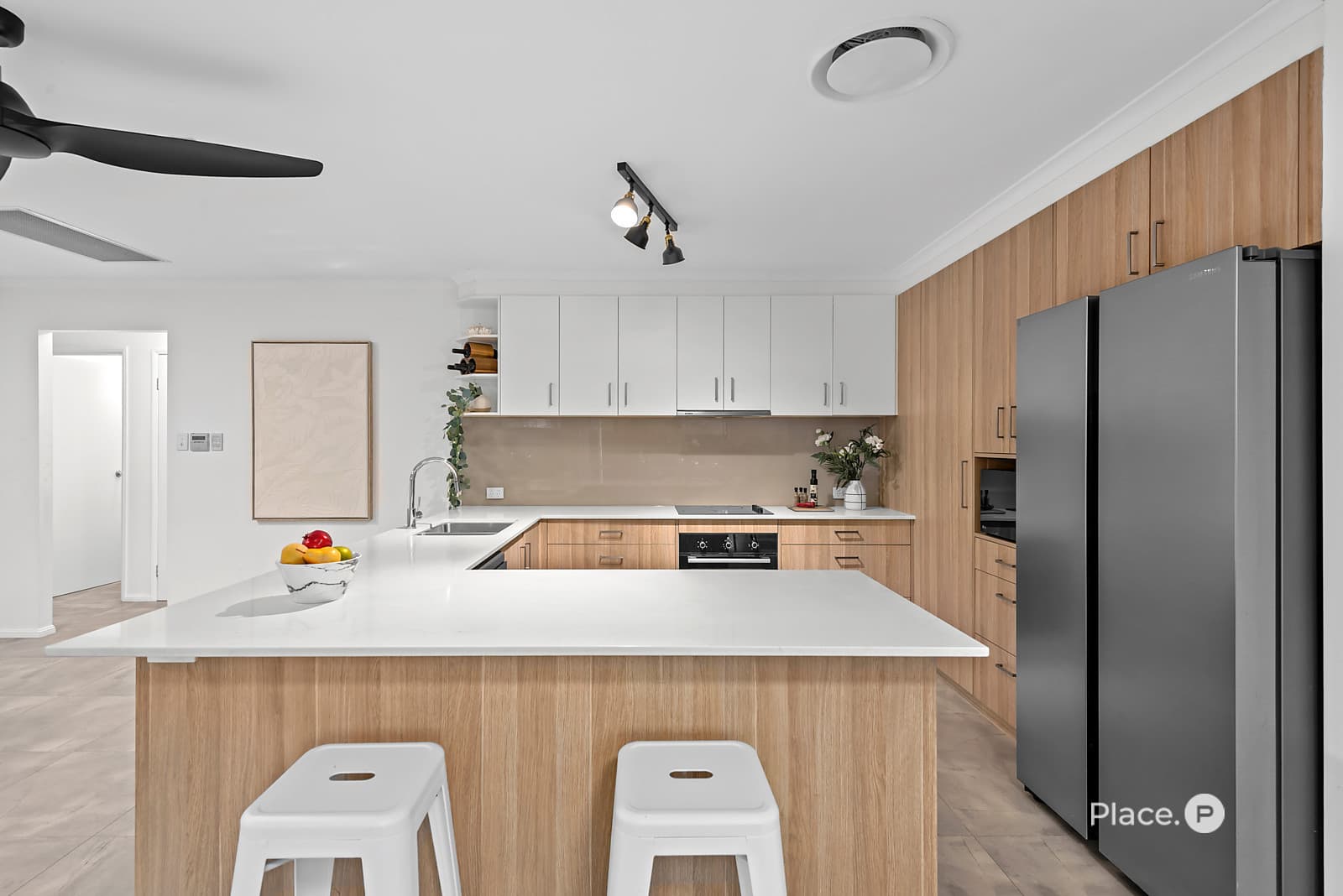 38 Silky Oak Crescent, Carindale — photo 1 of 5