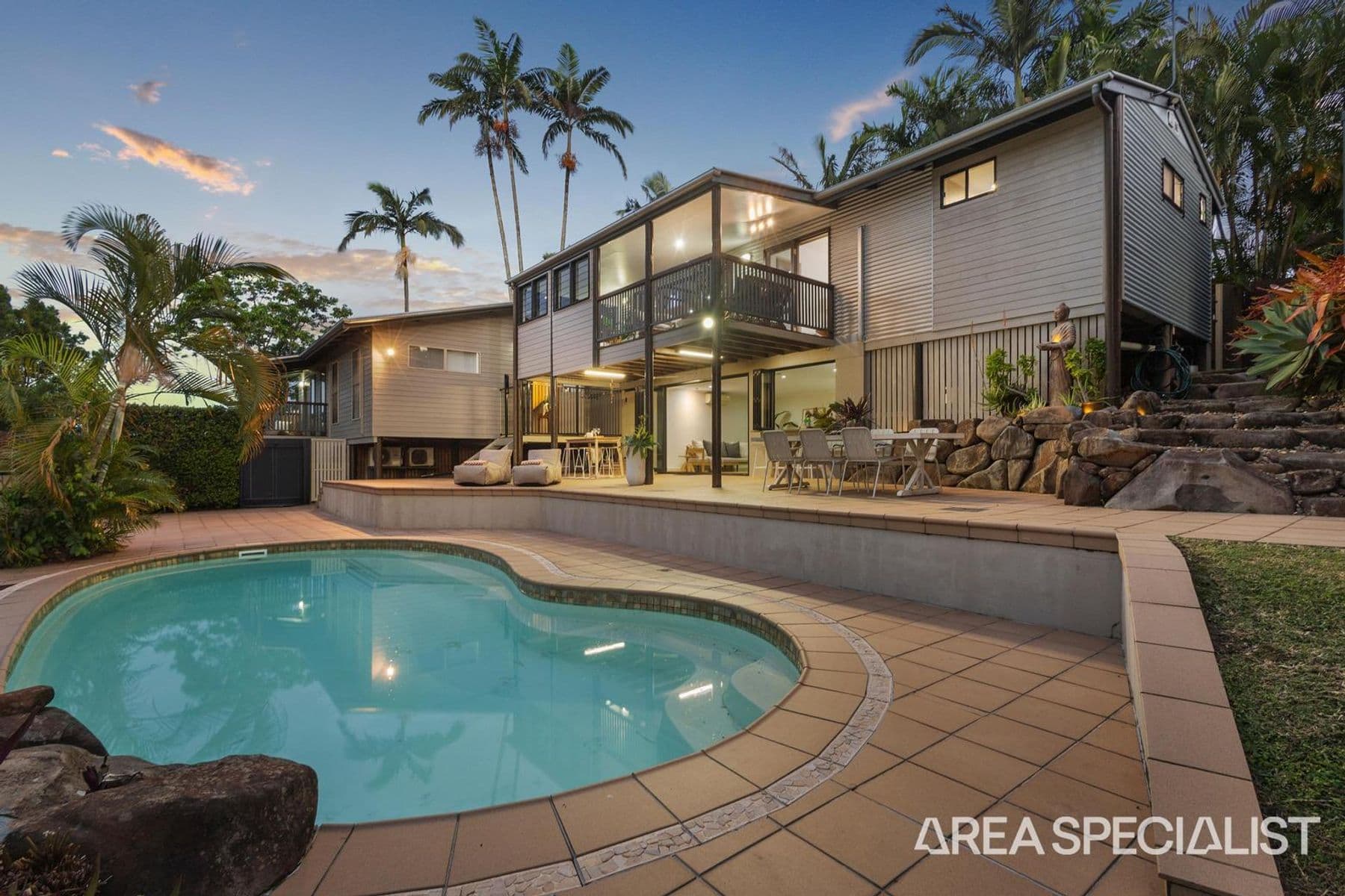 23 Pioneer Street, Glenella — photo 1 of 5