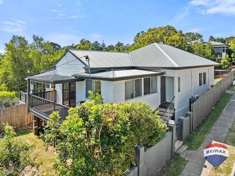 2 Dudley Street, Annerley — photo 1 of 5