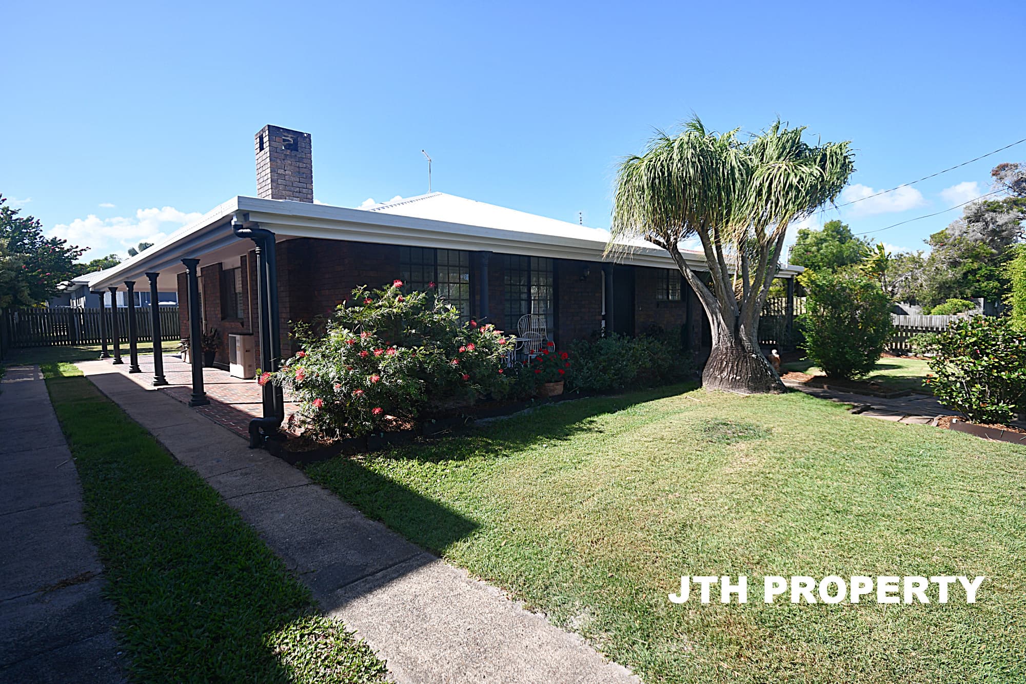 19 South Street, Urangan — photo 1 of 5