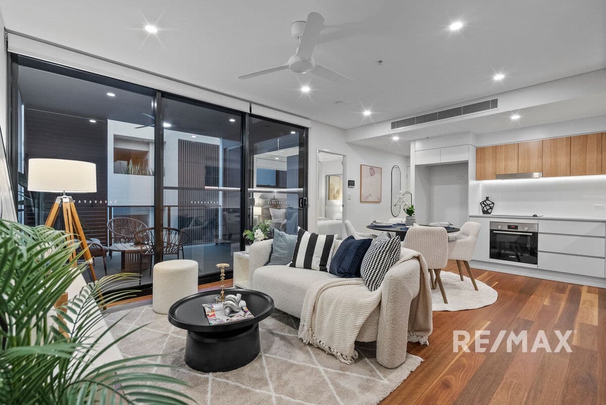 39/9 Flora Street, Stones Corner - Image 1